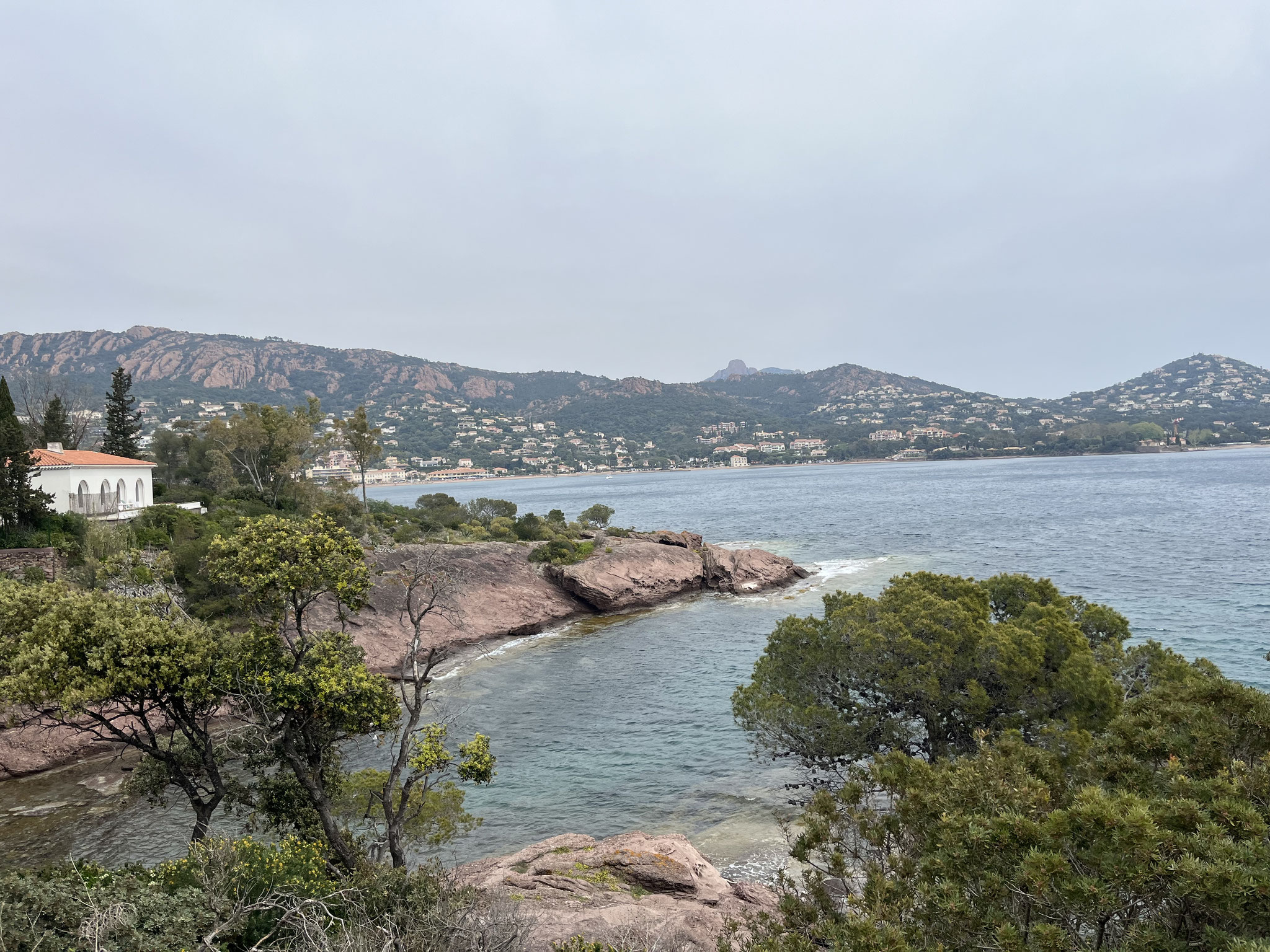 In Saint-Raphael hat es noch einmal viel mehr Feriengäste als in Sainte-Maxime. Wir sind froh endlich aus der Stadt zu sein …