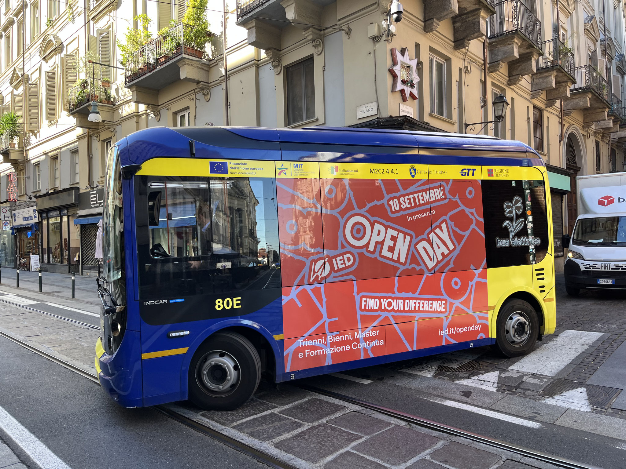 Das einzige Moderne in Turin bis anhin ist dieser kleine Elektrobus.
