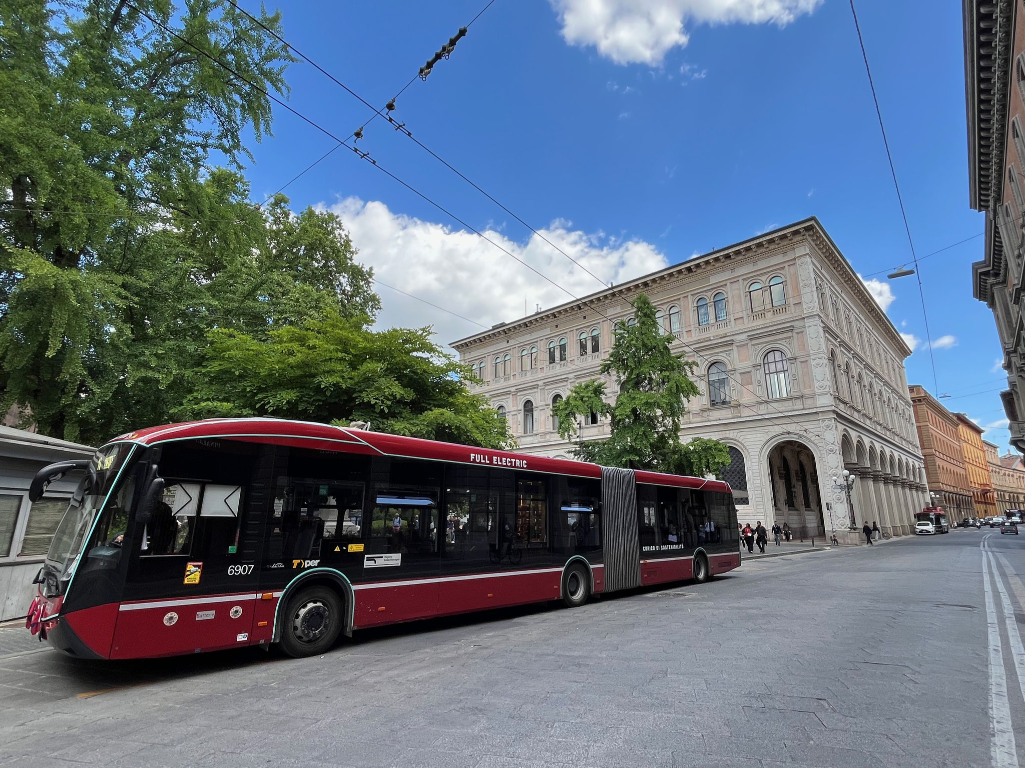 Der öffentliche Verkehr ist/wird gut ausgebaut. 