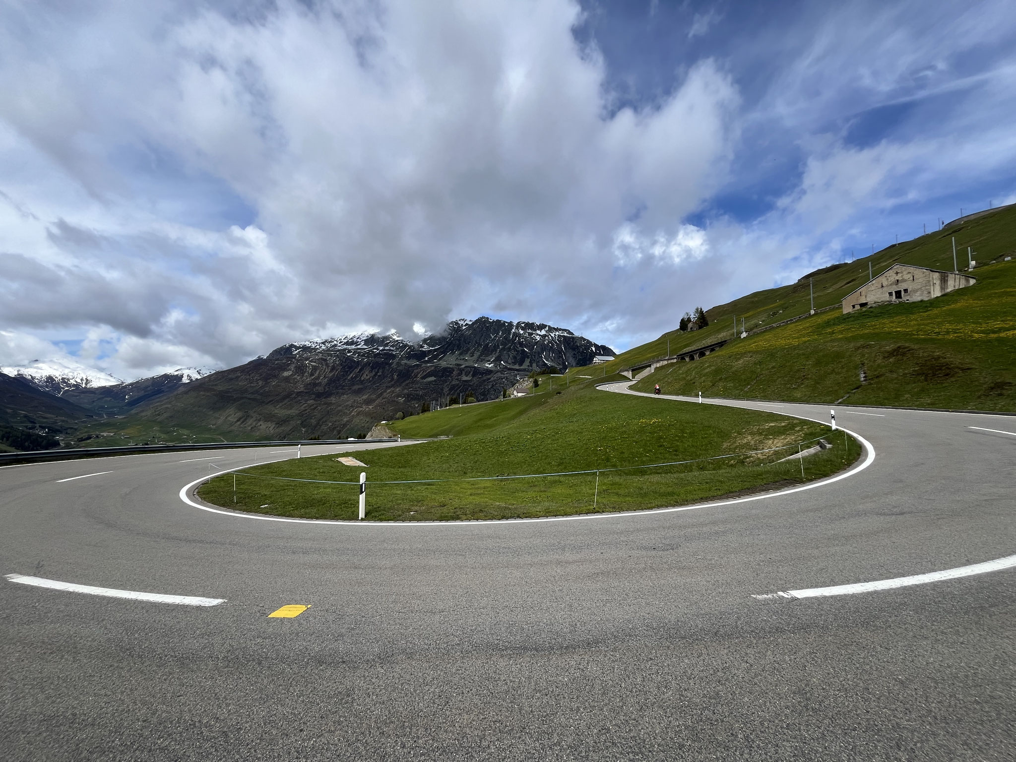 … von den Passstrasse hinunter.