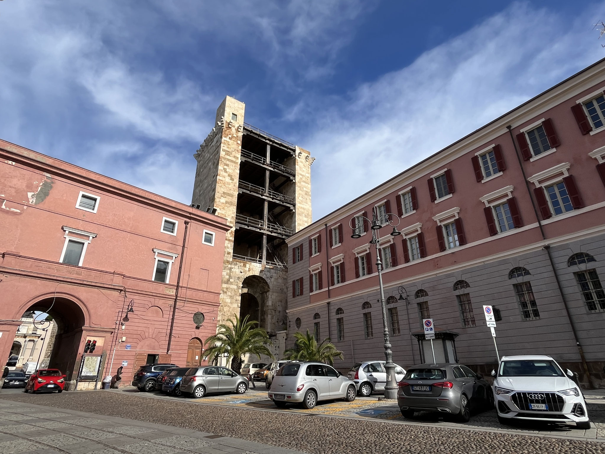 … und den grossen Platz „Piazza Palazzo“ …