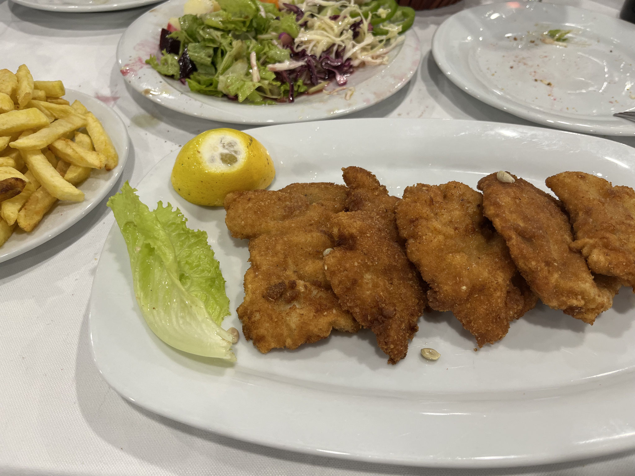 Das Essen ist reichhaltig, sehr gut und günstig. Pluspunkte für Albanien.