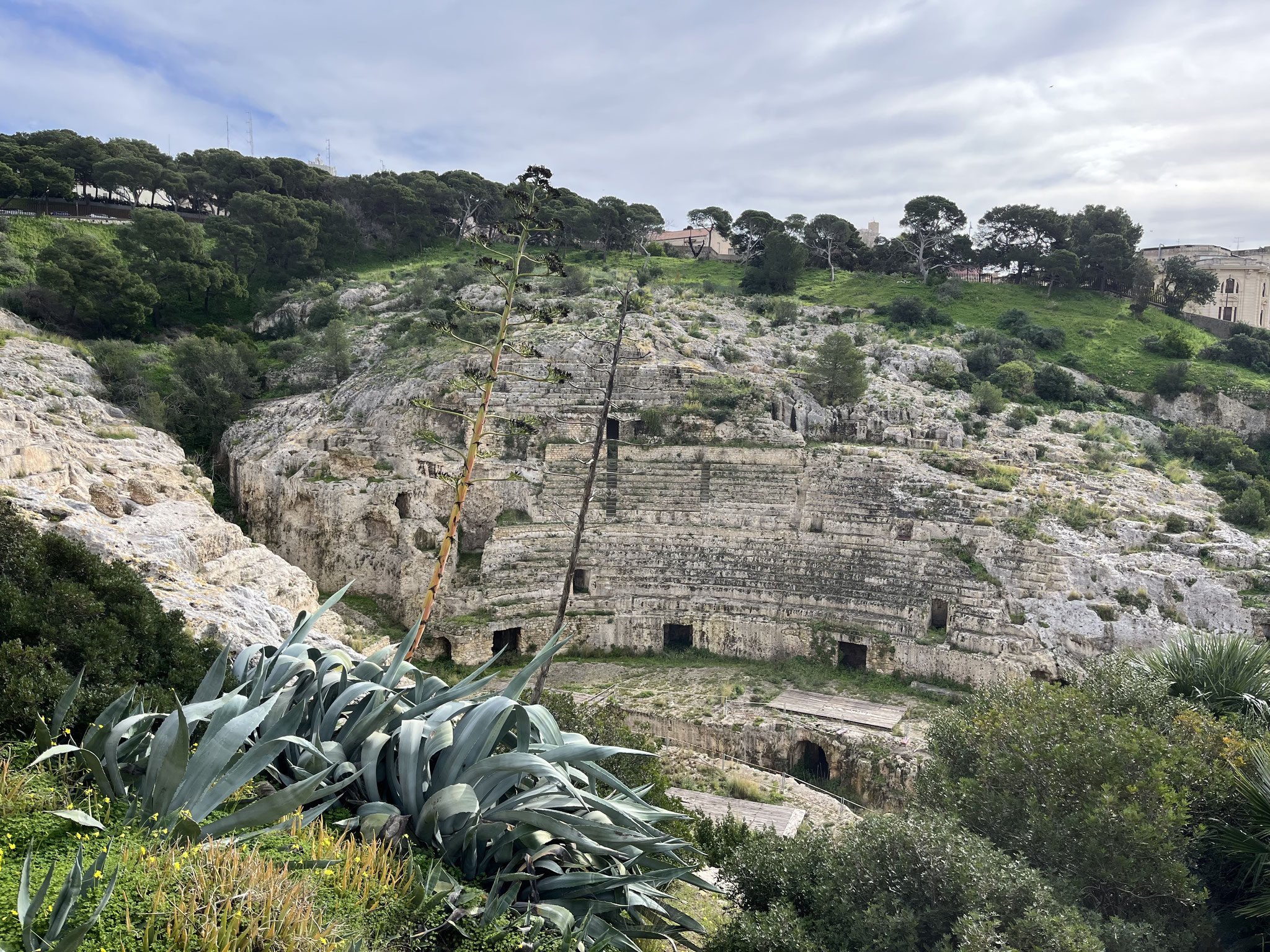 Auf der anderen Seite der Bastion hat es noch ein römisches Amphitheater, das schon sehr zerfallen ist.