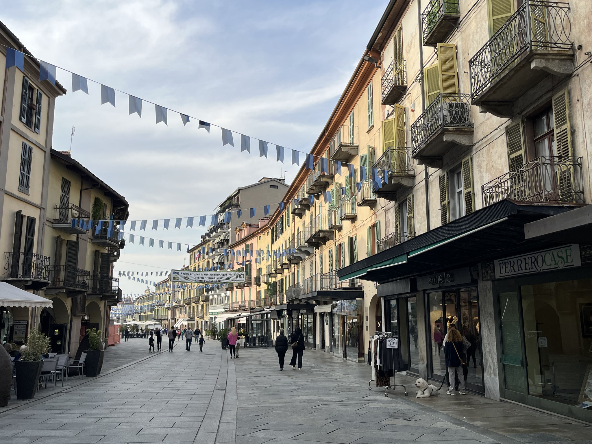 Unser Ziel heute, Saluzzo, ist eine kleine Stadt mit einem sehr schönen, verkehrsfreien Kern.