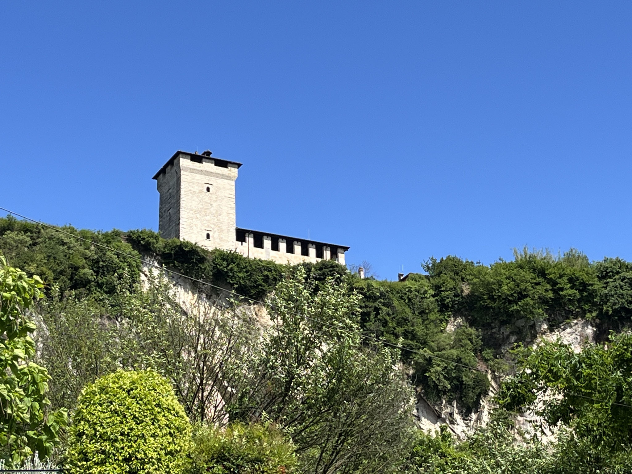 Es sieht bei blauem Himmel schon alles viel schöner aus.