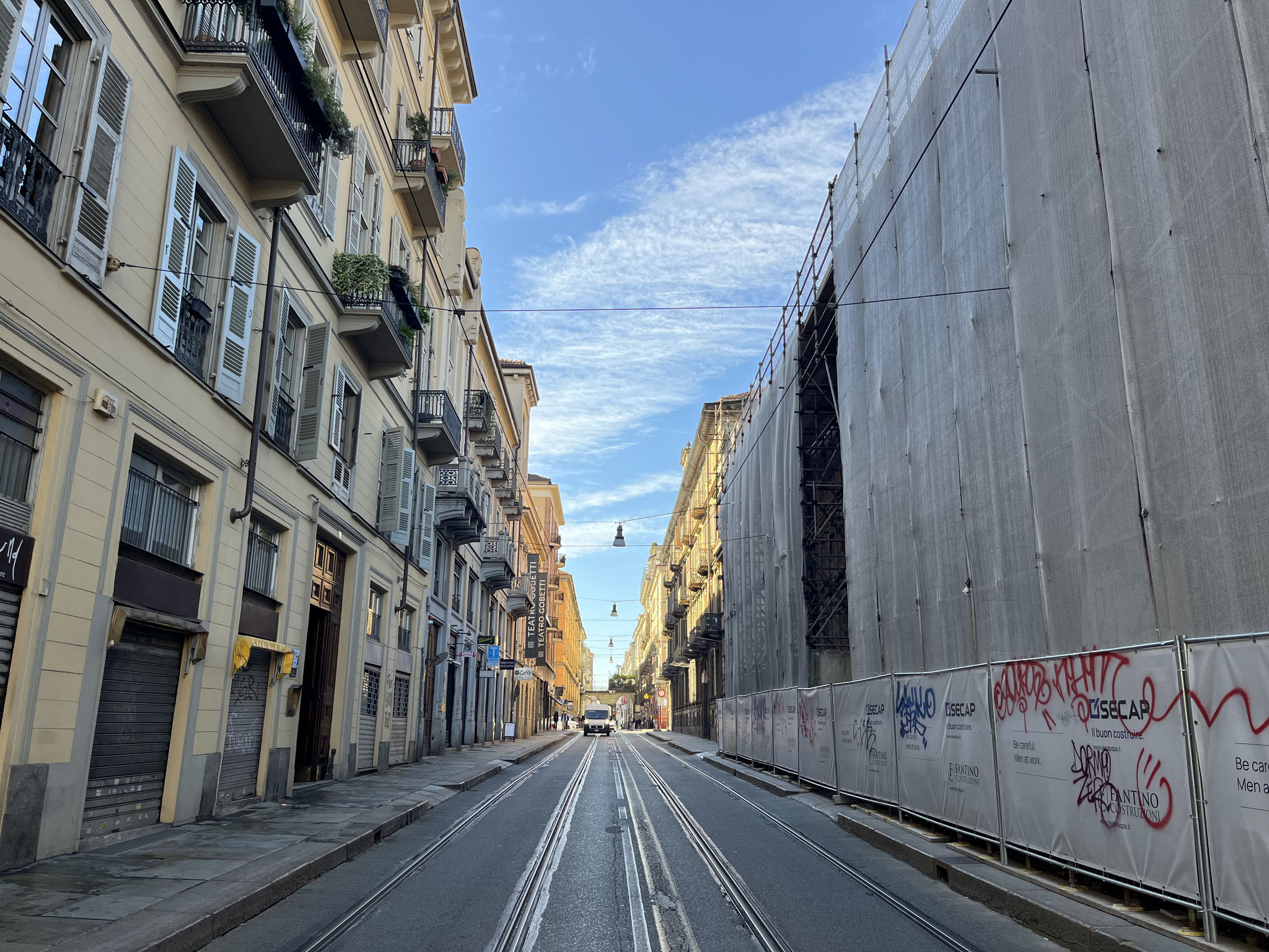 Tramgeleise überall, leider fahren aber nur alte Trams herum.