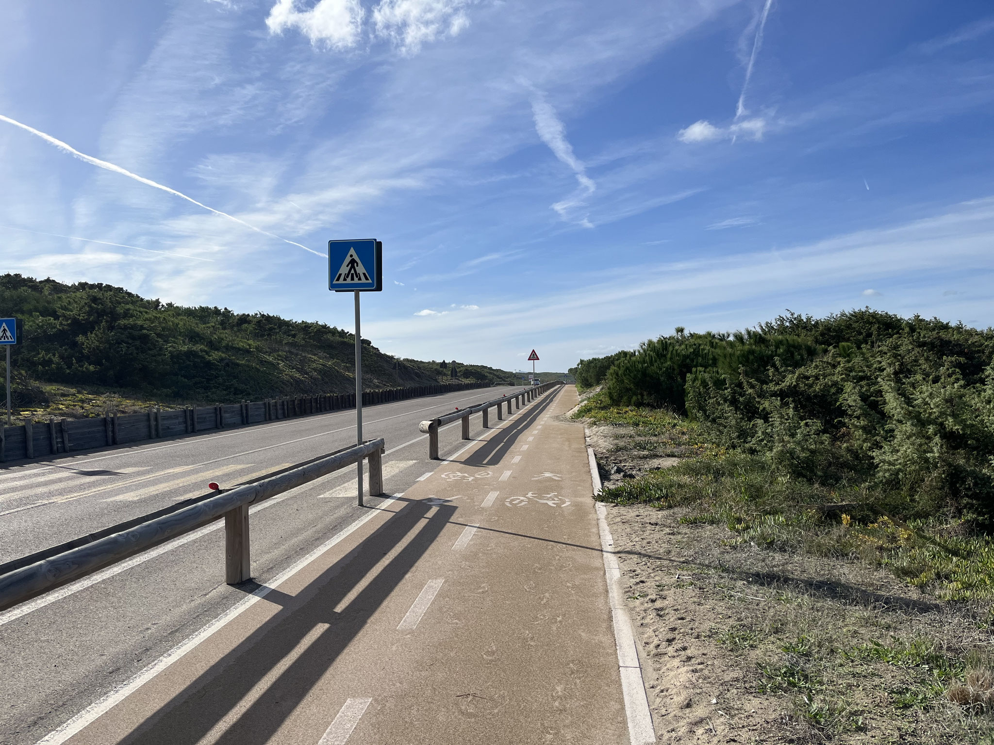 Von „Marina di Sorso“ an können wir auf einem super Veloweg bis fast nach Porto Torres fahren.