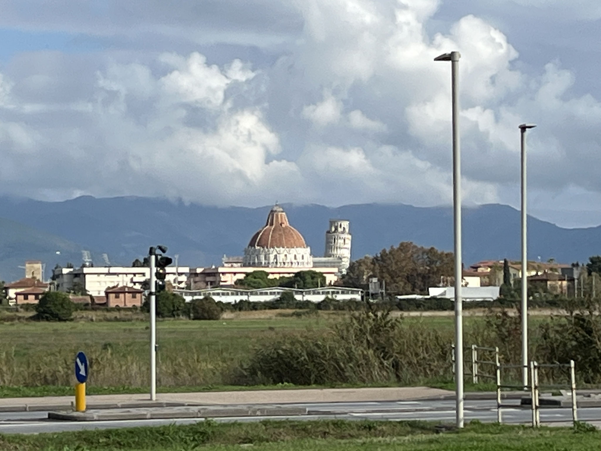 Die letzten Kilometer bis zum Hotel müssen wir uns auf einer stark befahrenen Hauptstrasse durchbeissen. 