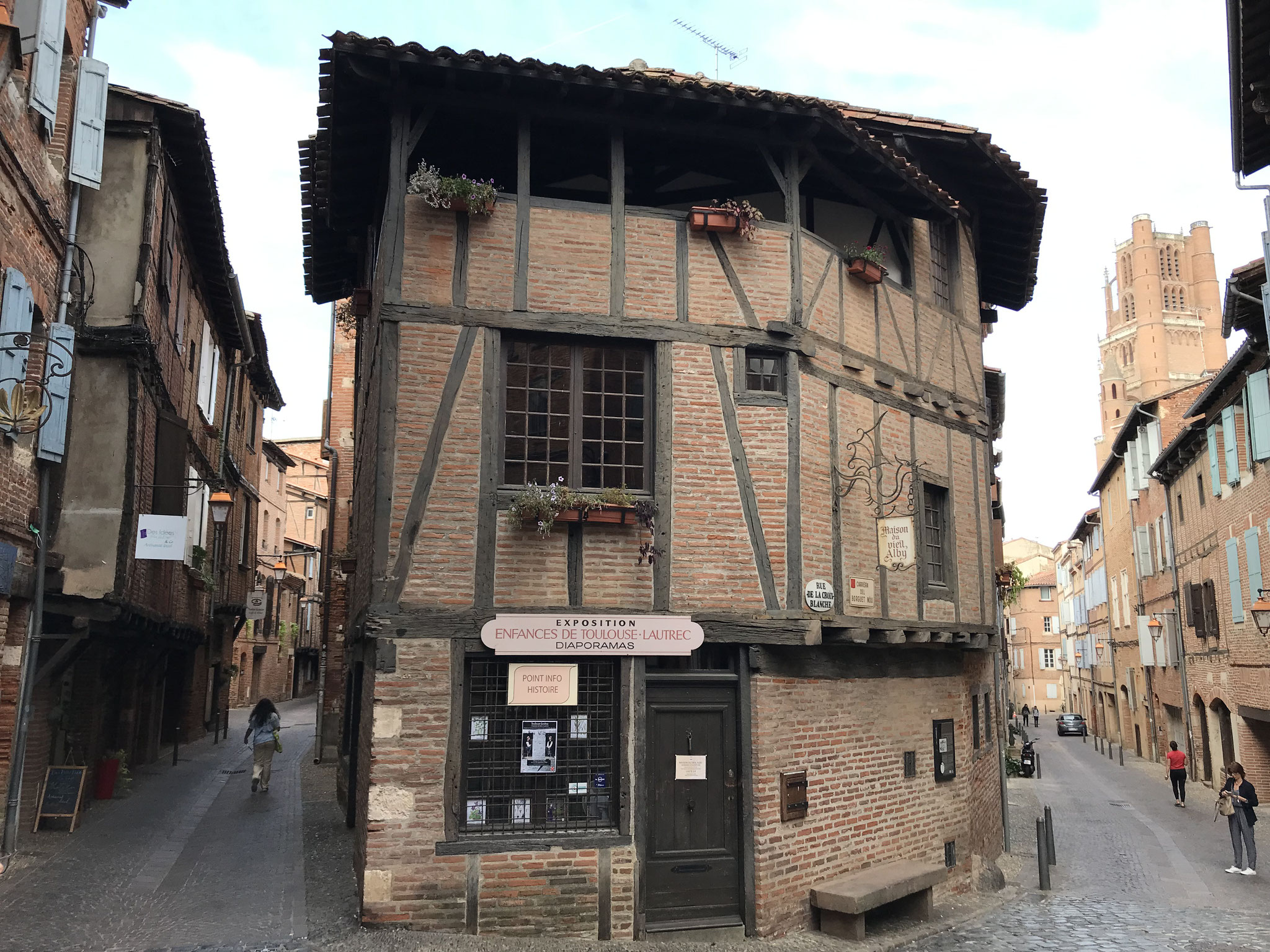 Enge Gassen und geschichtsträchtige, alte Häuser aus dem Mittelalter