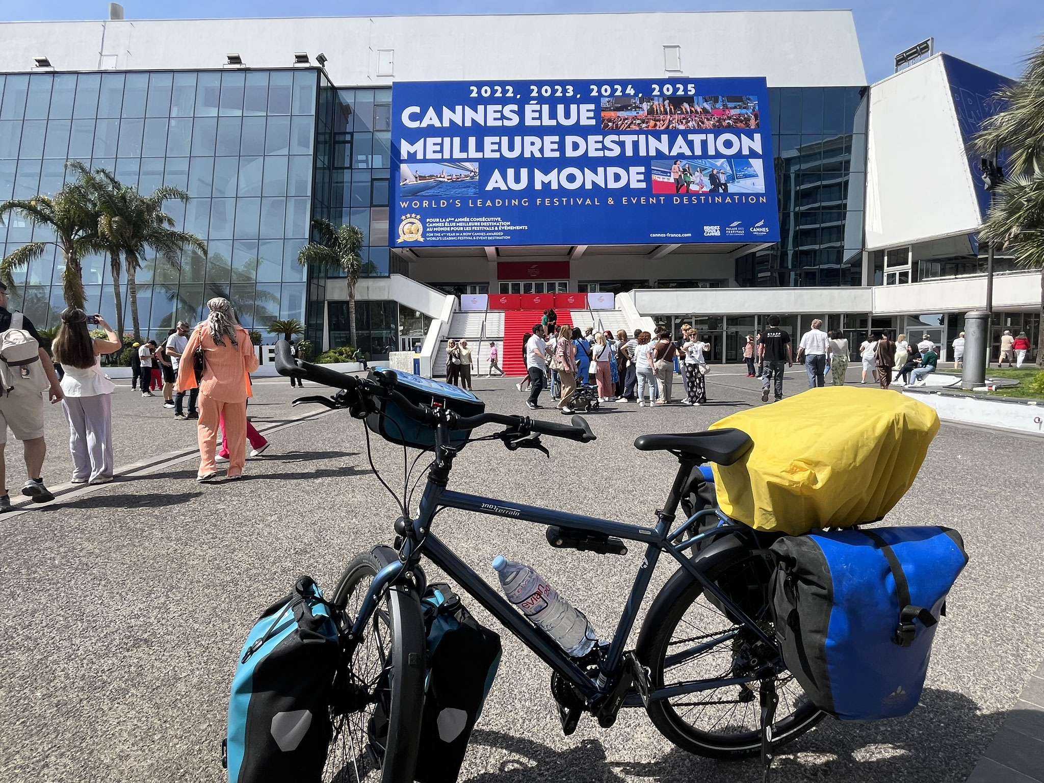 In Cannes bleiben wir auf dem Veloweg und machen ein paar kurze Halte um Sehenswürdigkeiten …