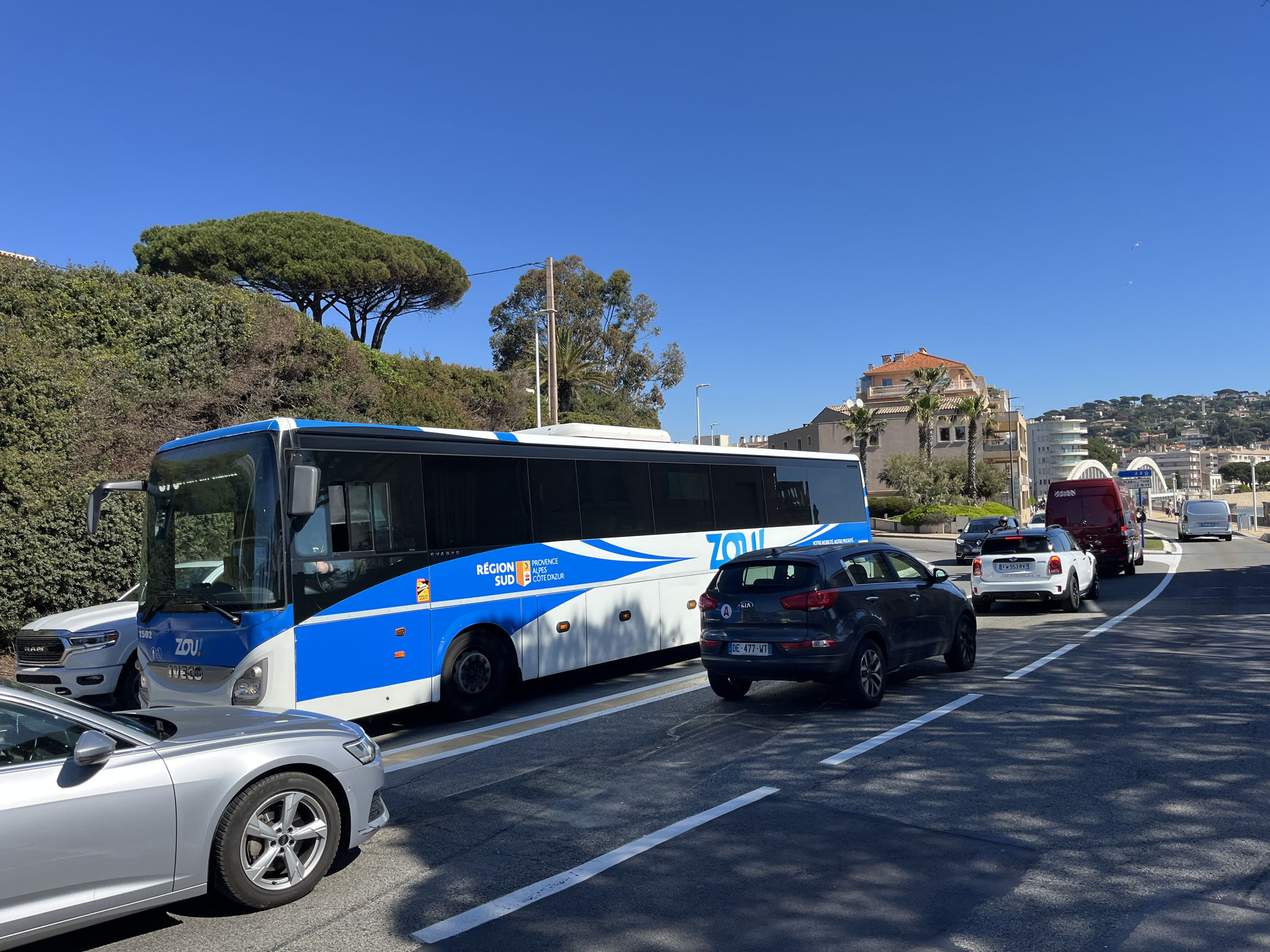 Das Verkehrsaufkommen ist jeden Tag enorm und rollt die ganze Zeit der Küste entlang Richtung Port Grimaud und Saint-Tropez.