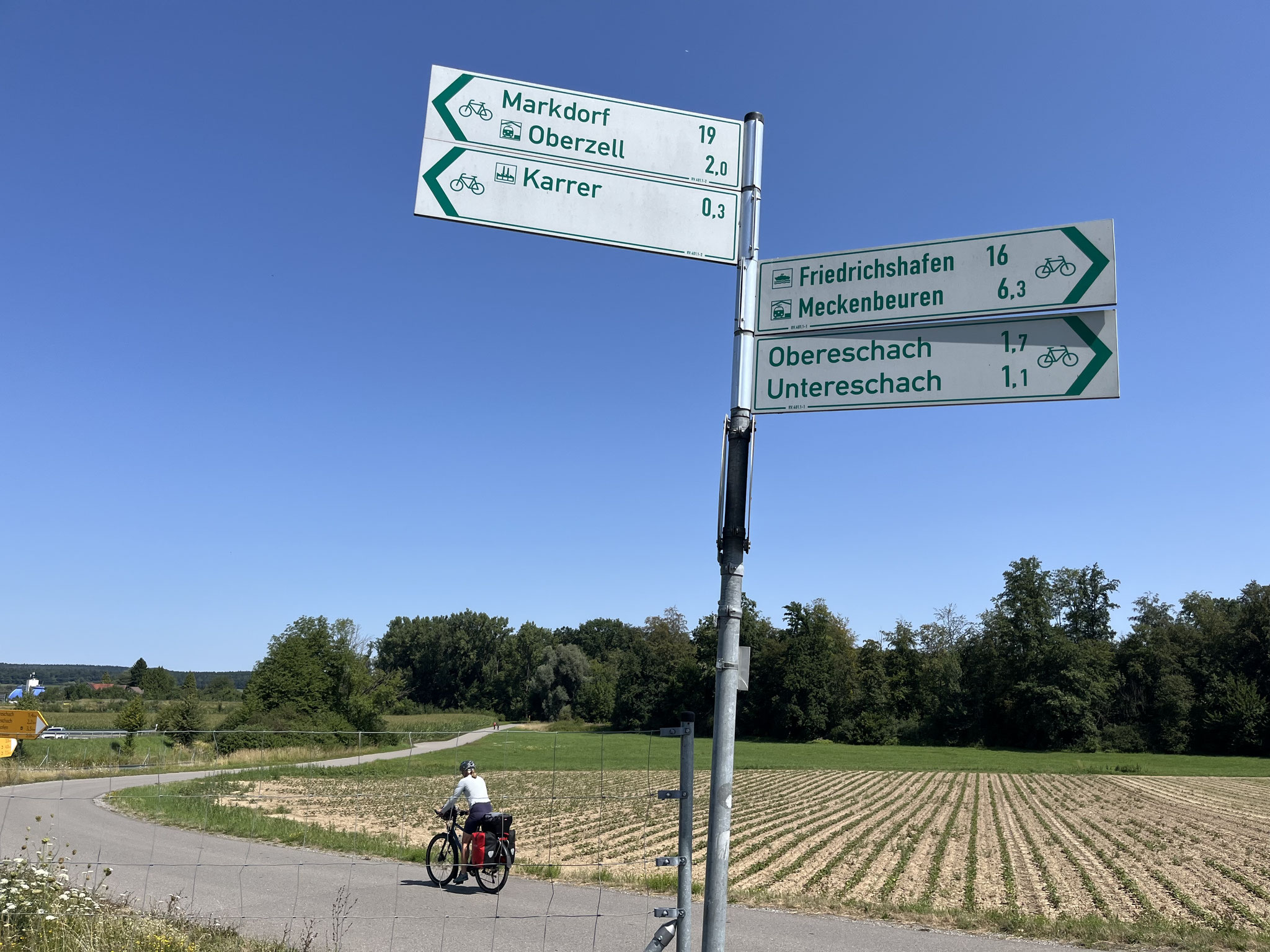 … perfekten Radwegen in Richtung Norden …