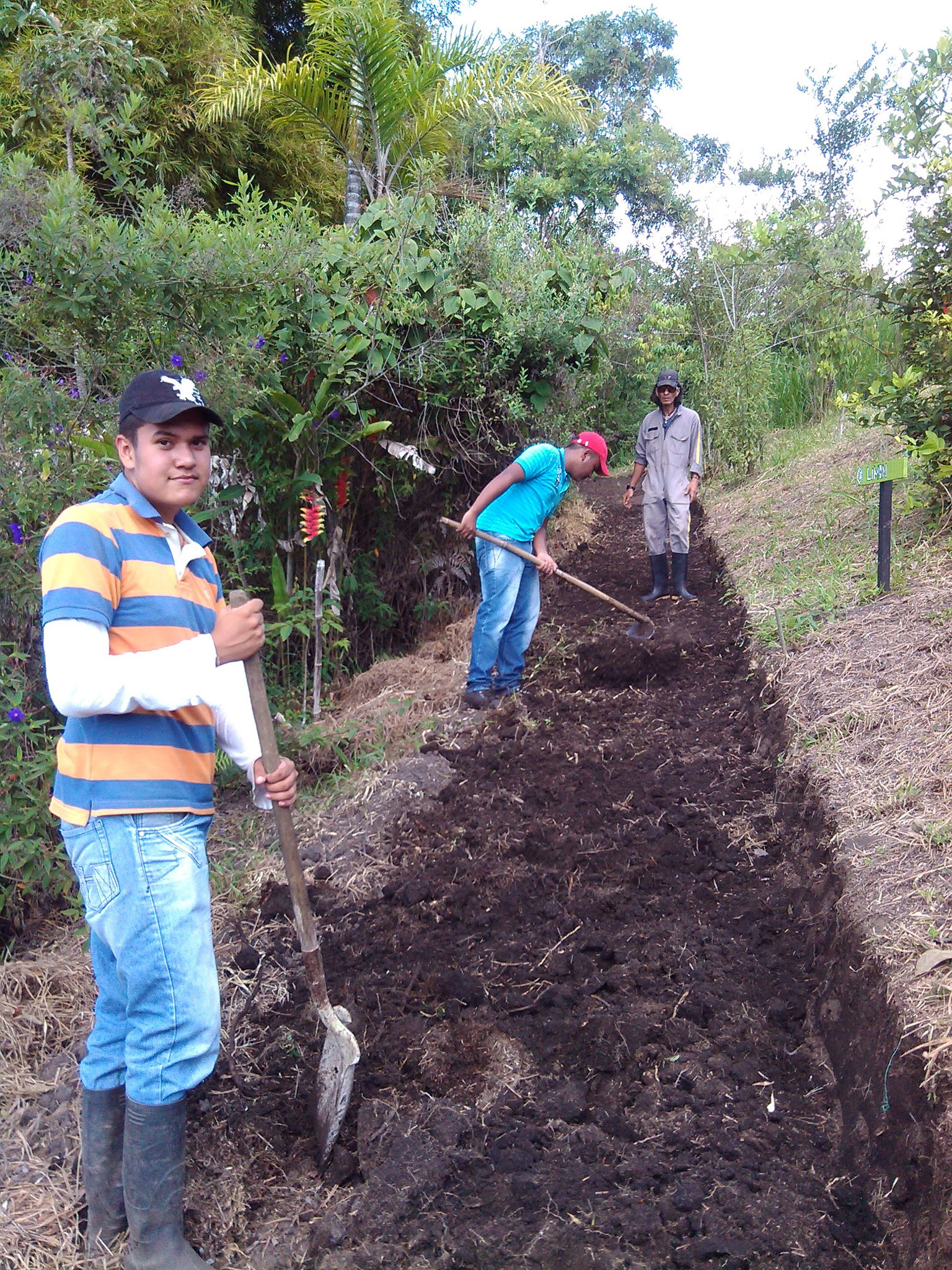 Francisco Javier Vargas Valencia. Direccionó los trabajos realizados por los estudiantes del colegio Tambores en su trabajo social obligatorio en la reserva en el 2016.
