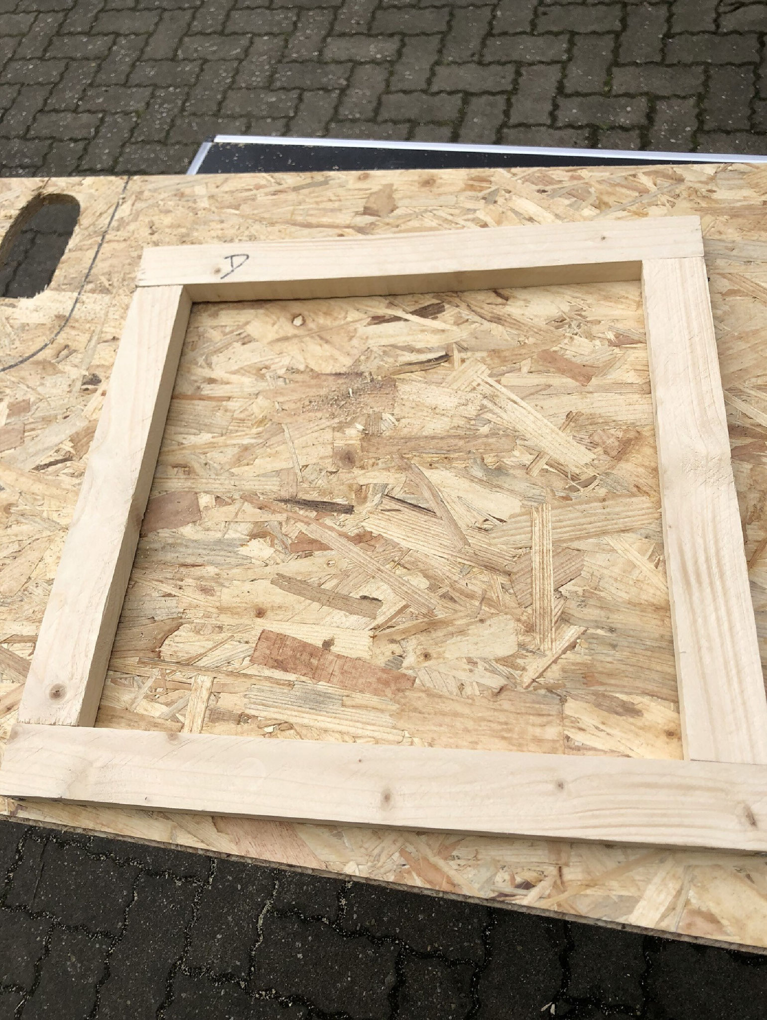 Holzrahmen für die Fenster basteln