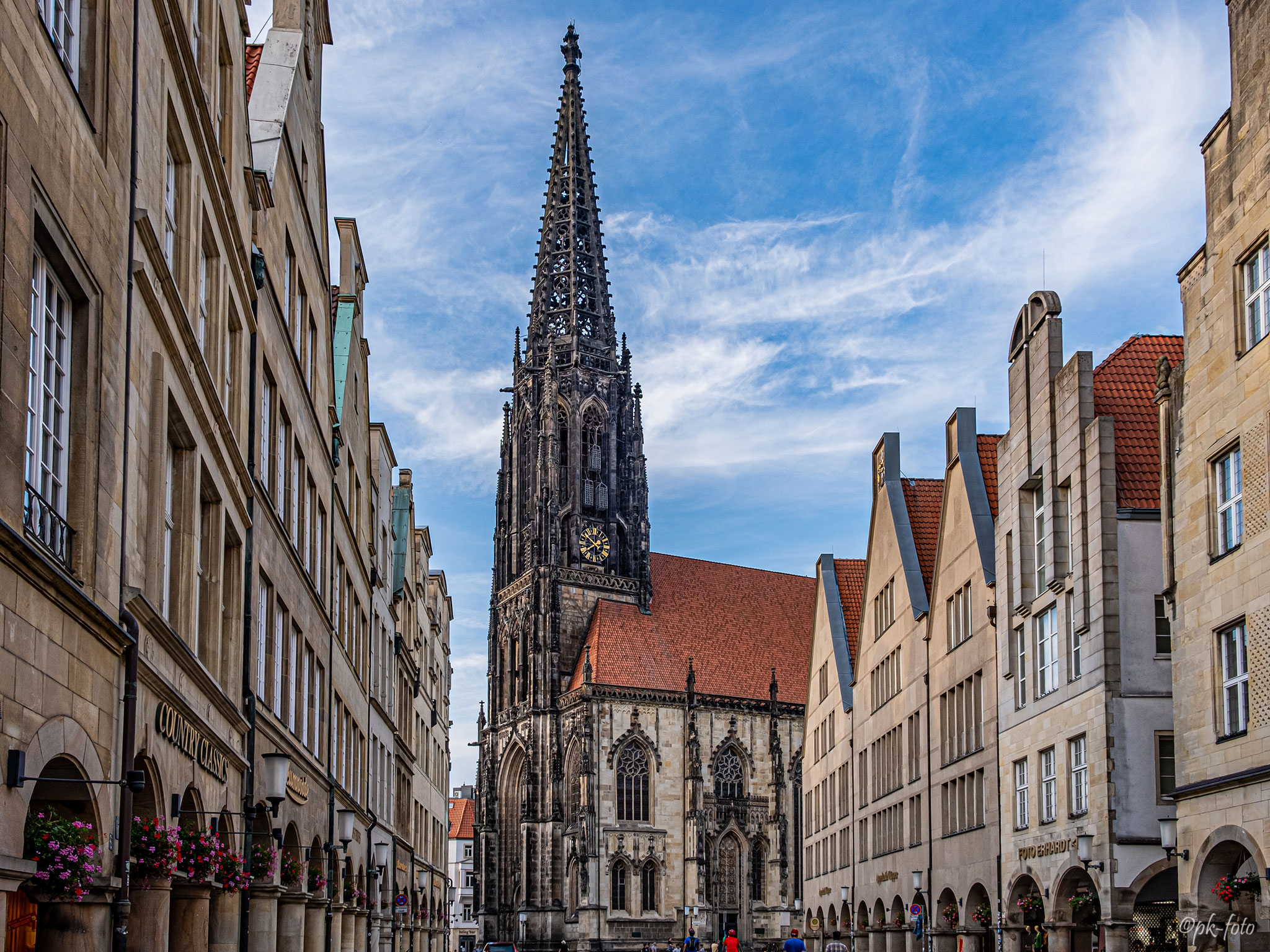 Lamberti Kirche zu Münster, seit 1375. Hier bläst halbstündlich die Türmerin Martje Saljé – zur vollen und halben Stunde ein Horn