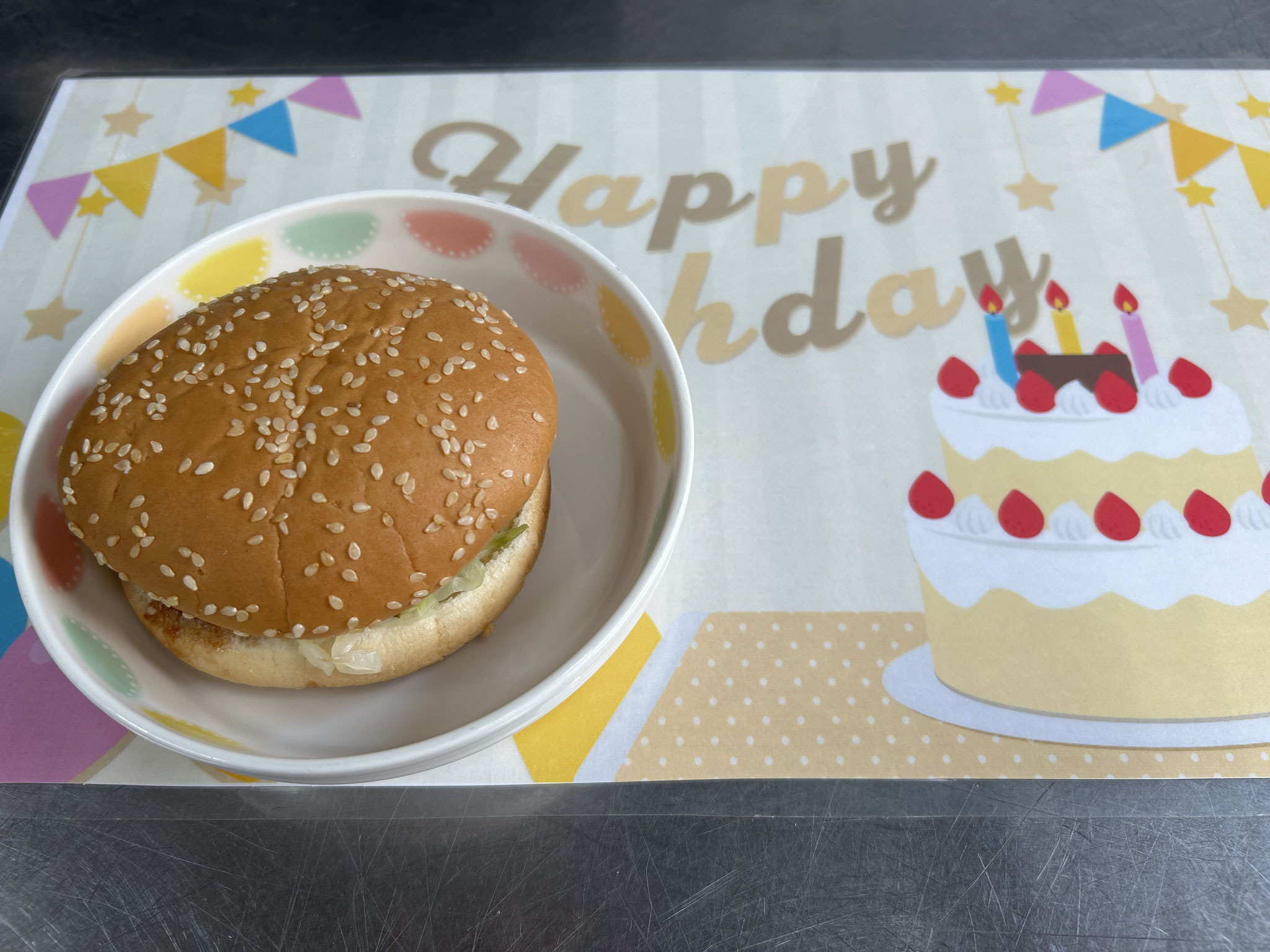 主食のフィッシュバーガー♬