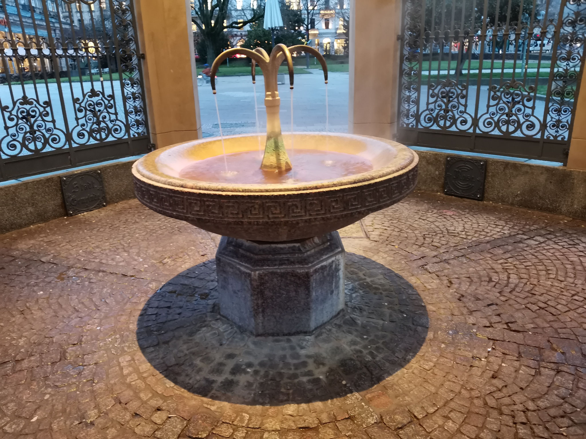 Zapfbrunnen des Kochbrunnens.