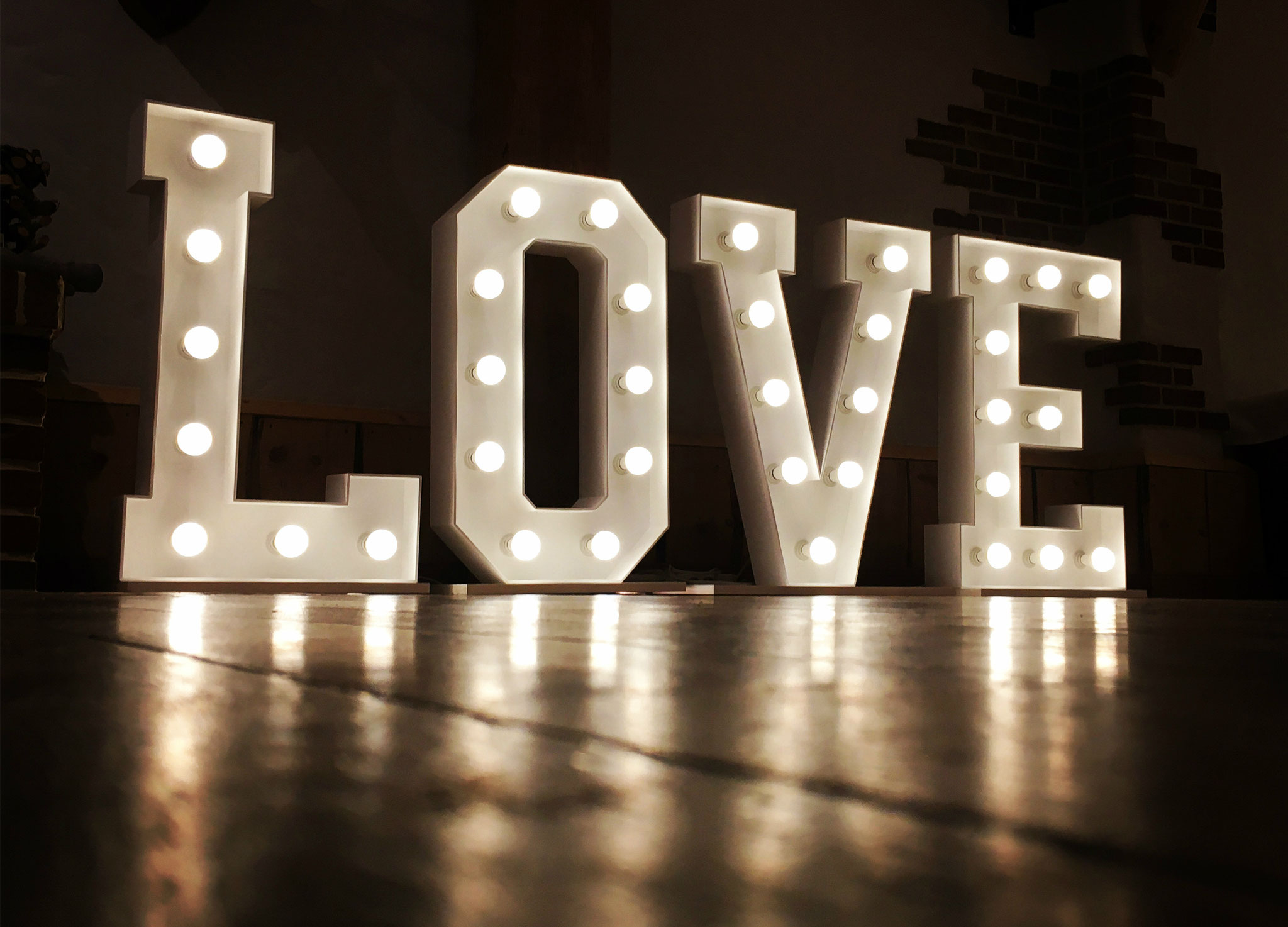 Leuchtbuchstaben LOVE mieten Bremen