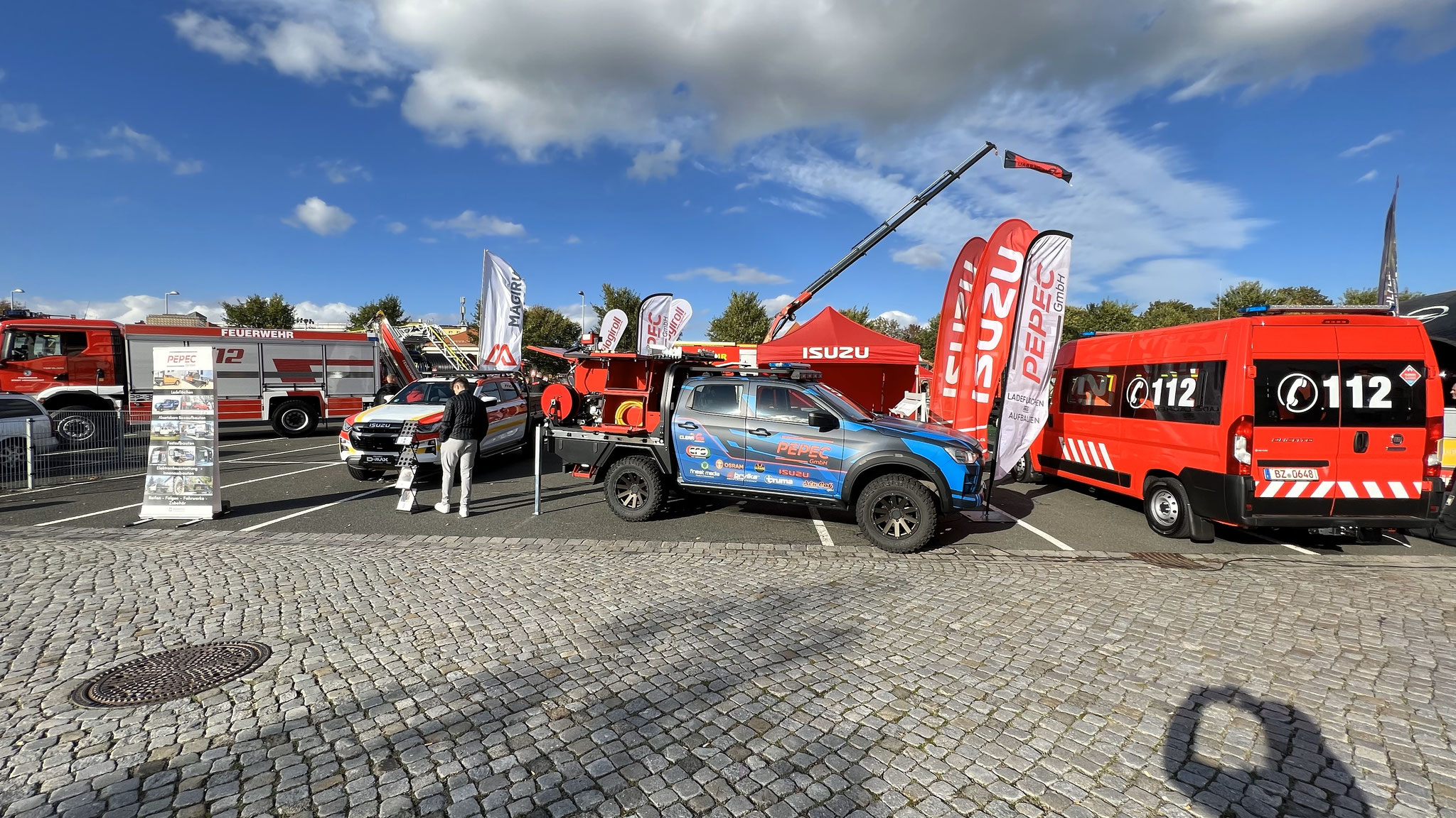 Isuzu D-MAX Pickup mit PEPEC Feuerwehr-Modul und kompletter Feuerwehr-Ausrüstung auf der Messe Florian präsentiert