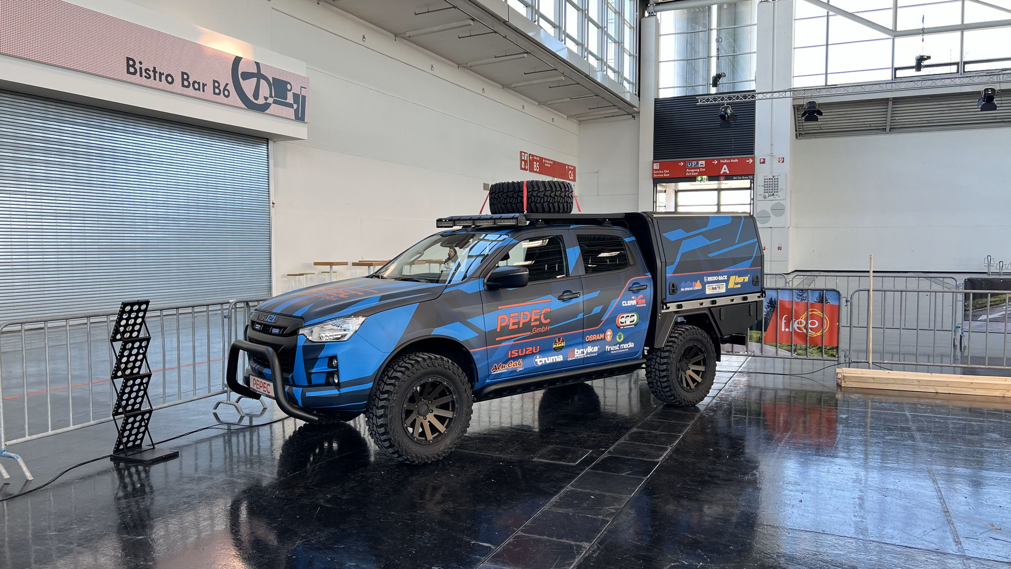 PEPEC Flatbed-Umbau auf Isuzu D-Max Doppelkabiner mit Ladefläche und Absetzbox