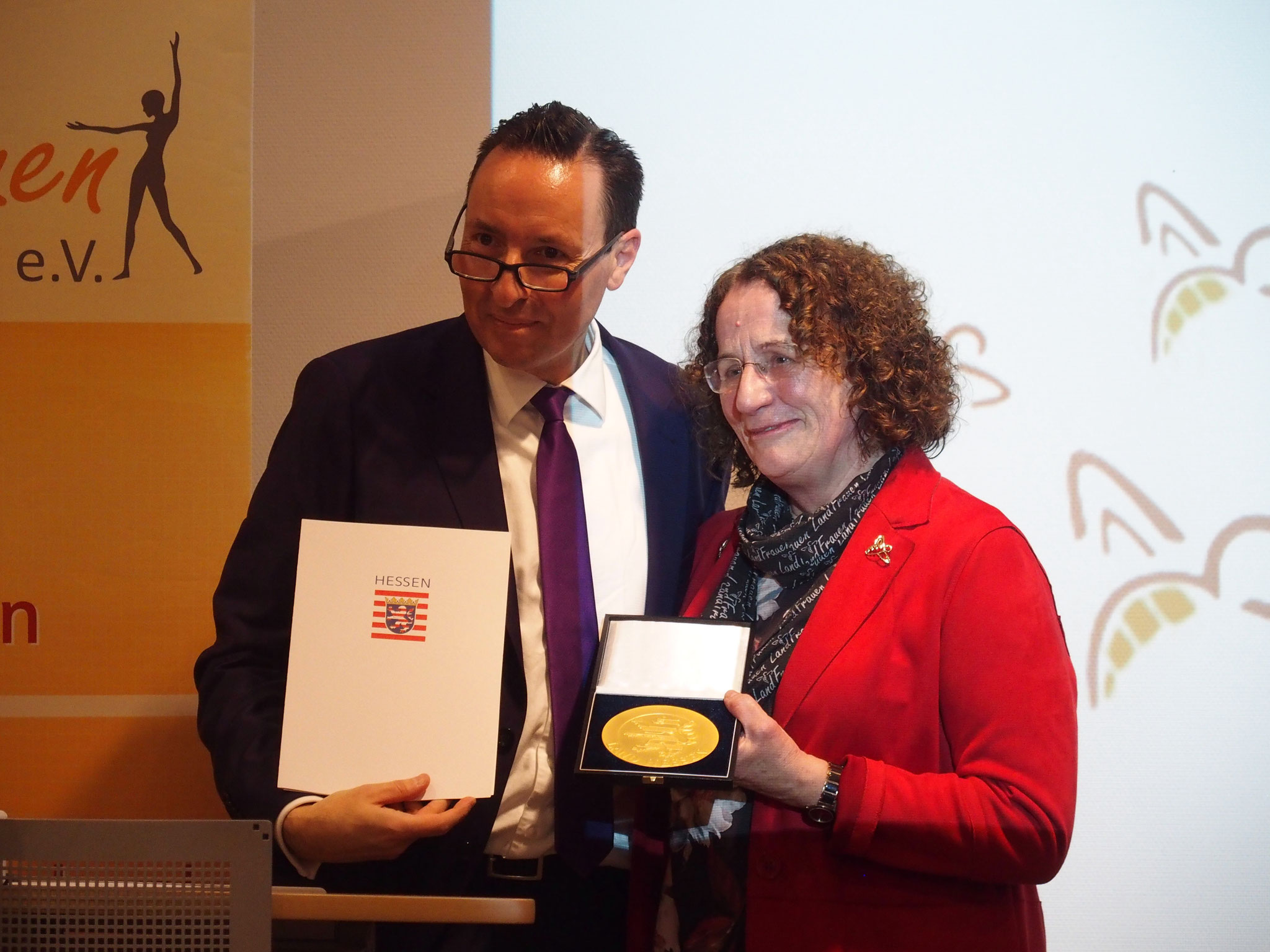 Ehrenplakette in Gold des hessischen Umweltministeriums; (c) LFV Hessen