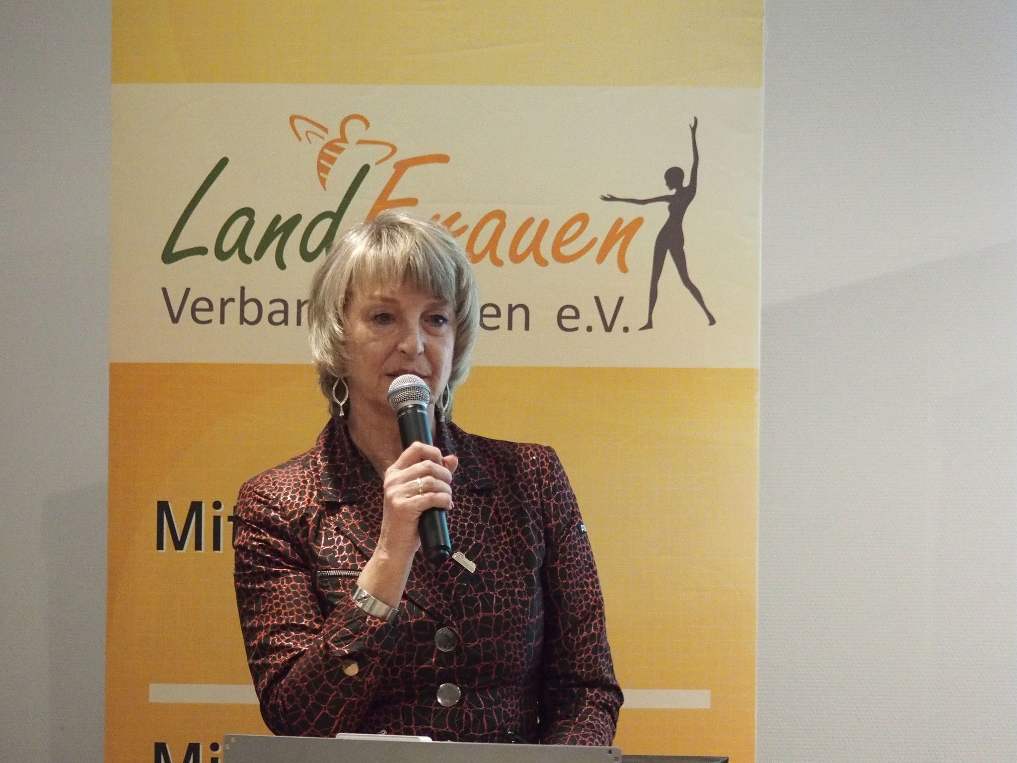 Christel Gontrum "Grüße aller Landfrauen aus dem Bezirk Gießen"; (c) LFV Hessen