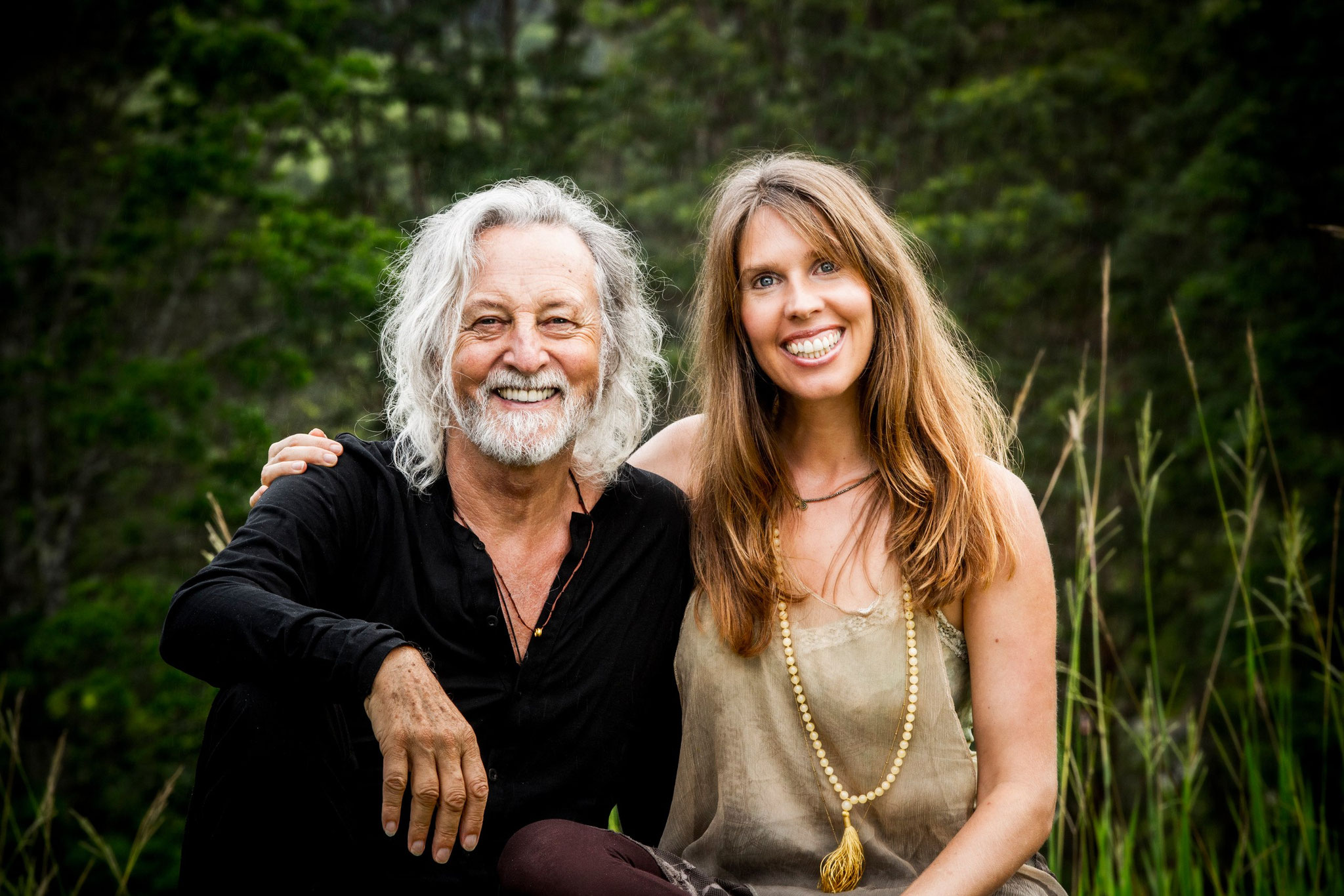 девал премал мантры. дева премал. Deva premal митен. дэва премал гаятри мантра. дэва премал и митен в молодости.