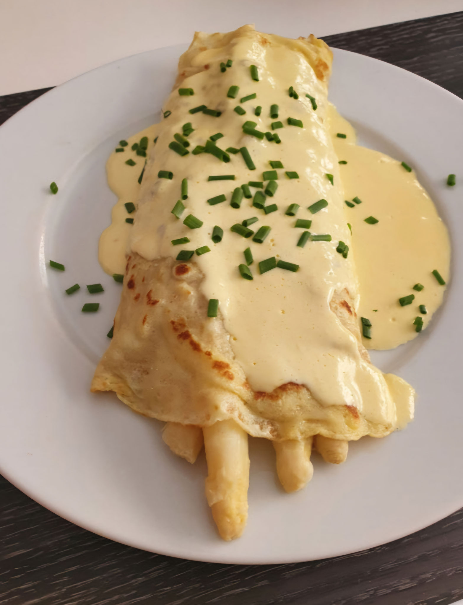 Spargel im Schlafrock mit Sauce Hollandaise - klassisches Spargelrezept