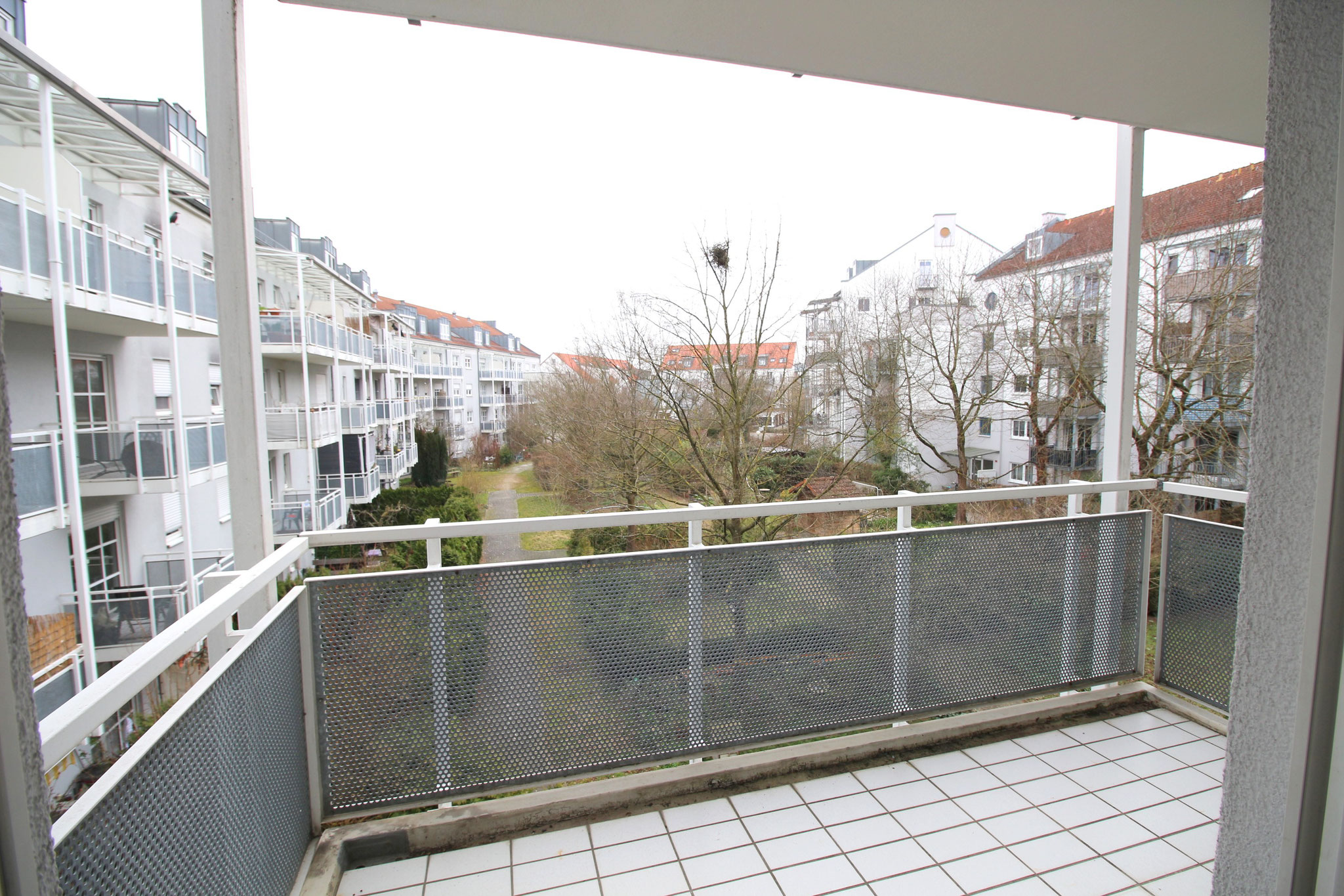 *reserviert* Freie 4-Zimmer-Whg mit 2 Bädern, Garten und Süd-Balkon in Freising