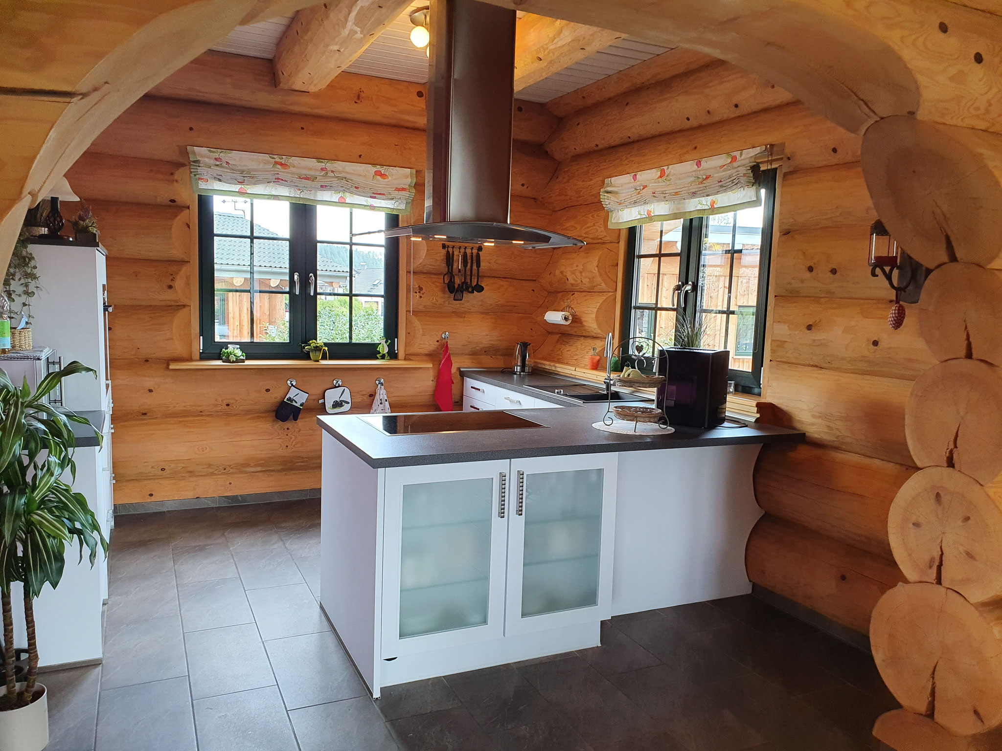 Kanada-Blockhaus Edersee offene Küche
