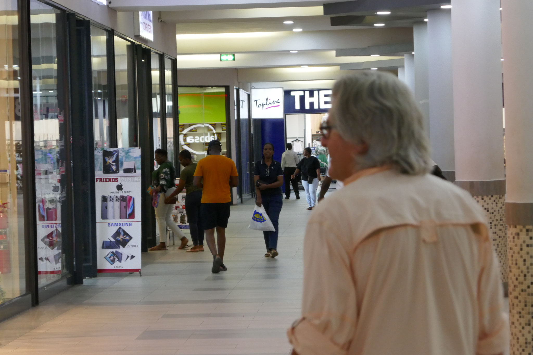 In einer der Mall`s, modern, aber nicht sehr groß