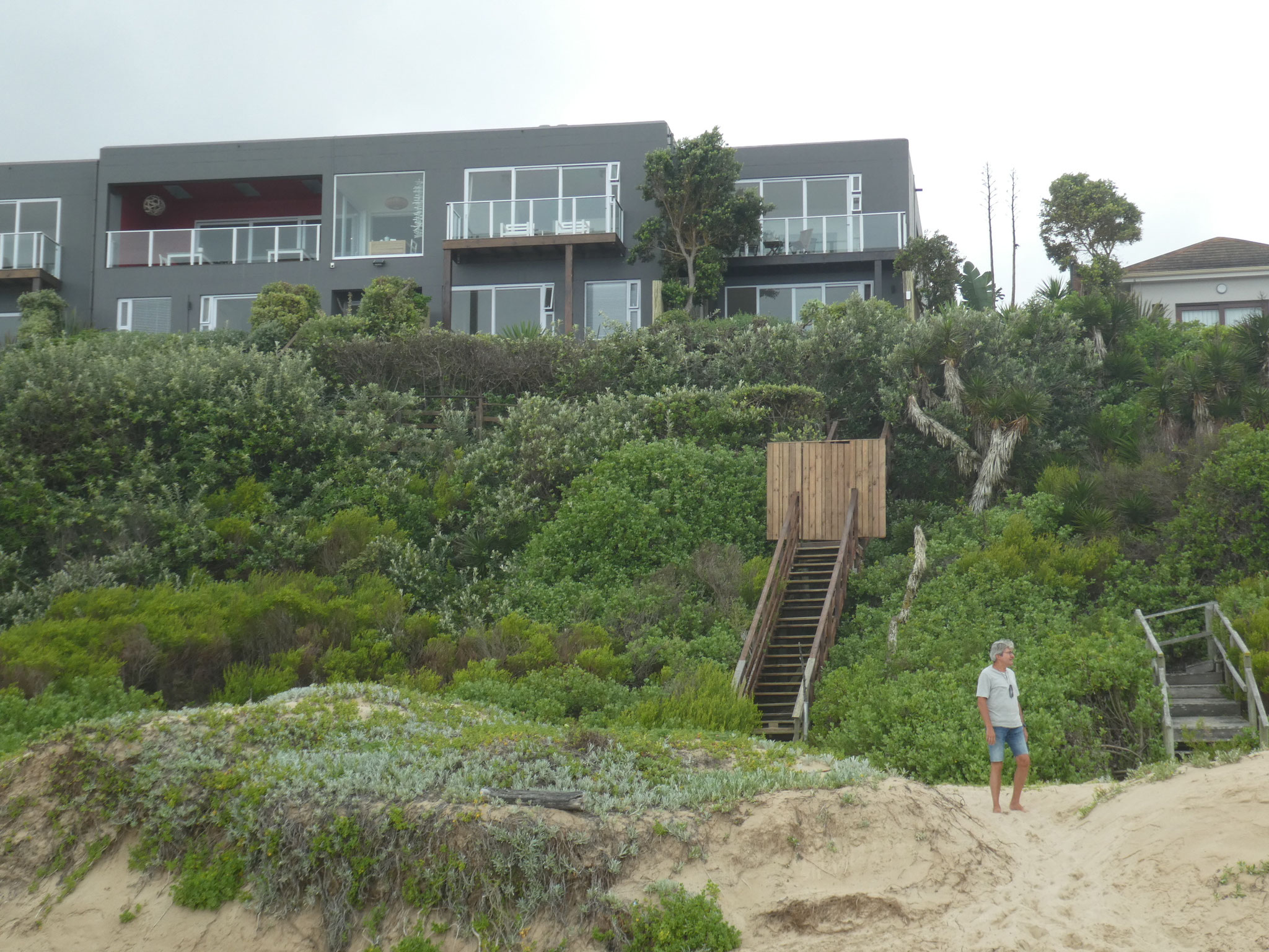 Unsere Unterkunft vom Strand aus gesehen