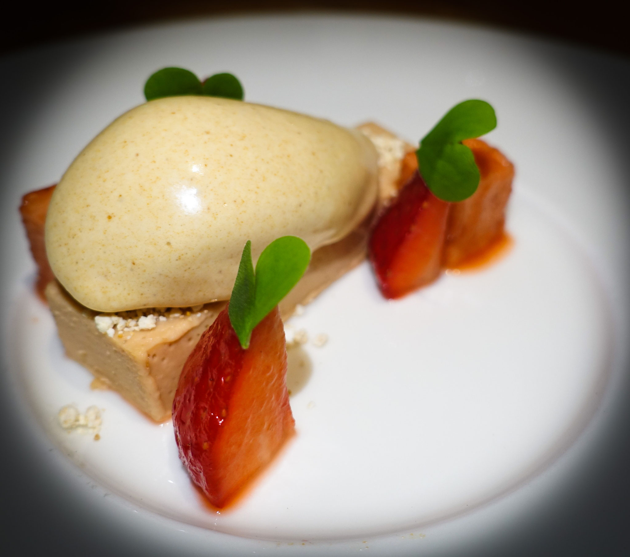 Dessert II: Erdbeere / braune Butter / Brioche