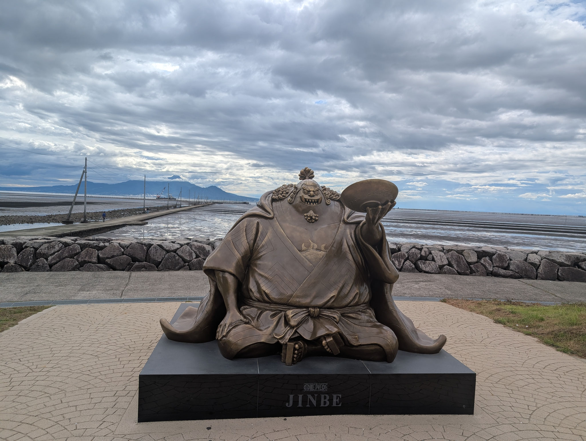 ジンベエ像