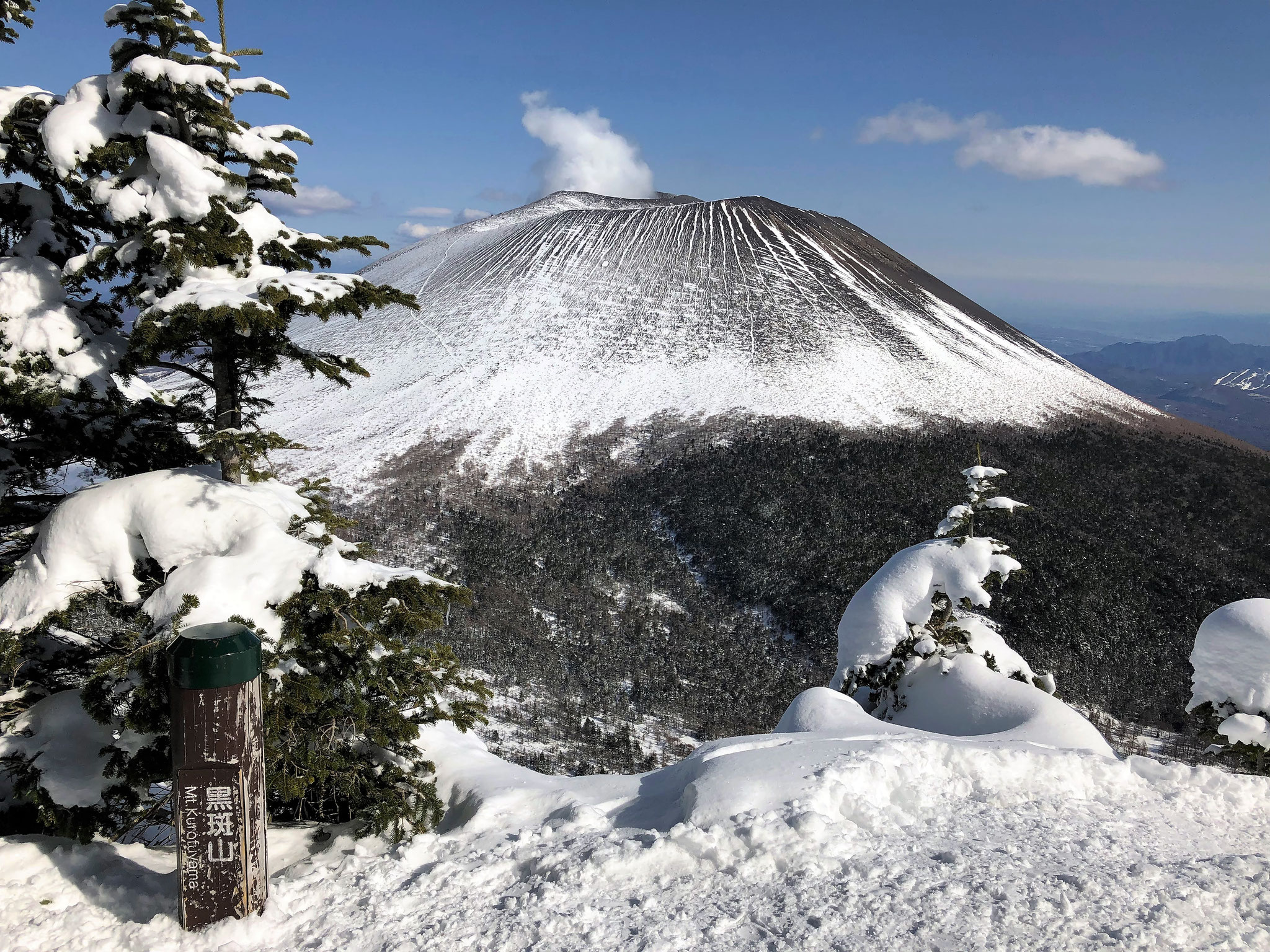 雪化粧の黒斑山は まるでガトーショコラ