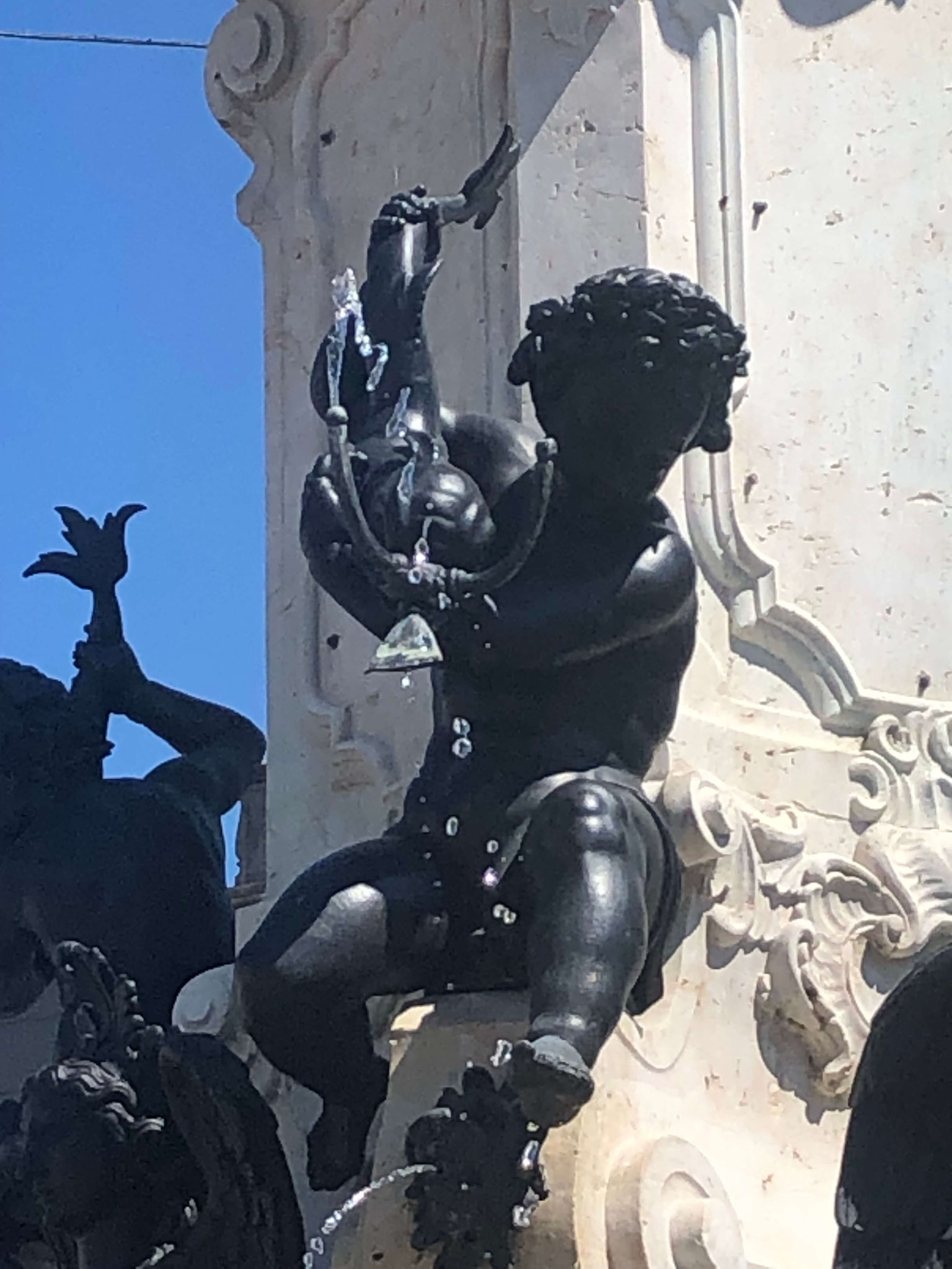 Die kunstvoll verzierten Brunnen in Augsburg begeistern bei jeder Stadtführung