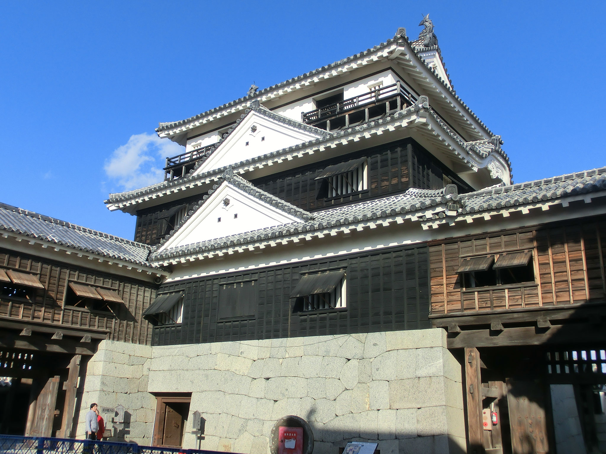 松山城（重要文化財）愛媛県松山市丸之内、1852年築の三重三階地下一階の連立式で層塔型天守