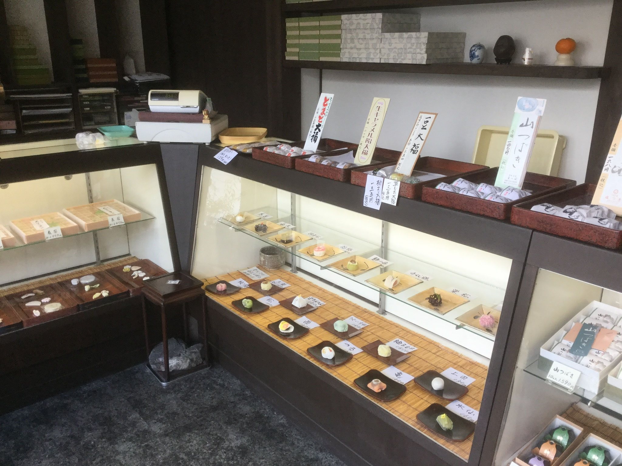 満つ葉店内です