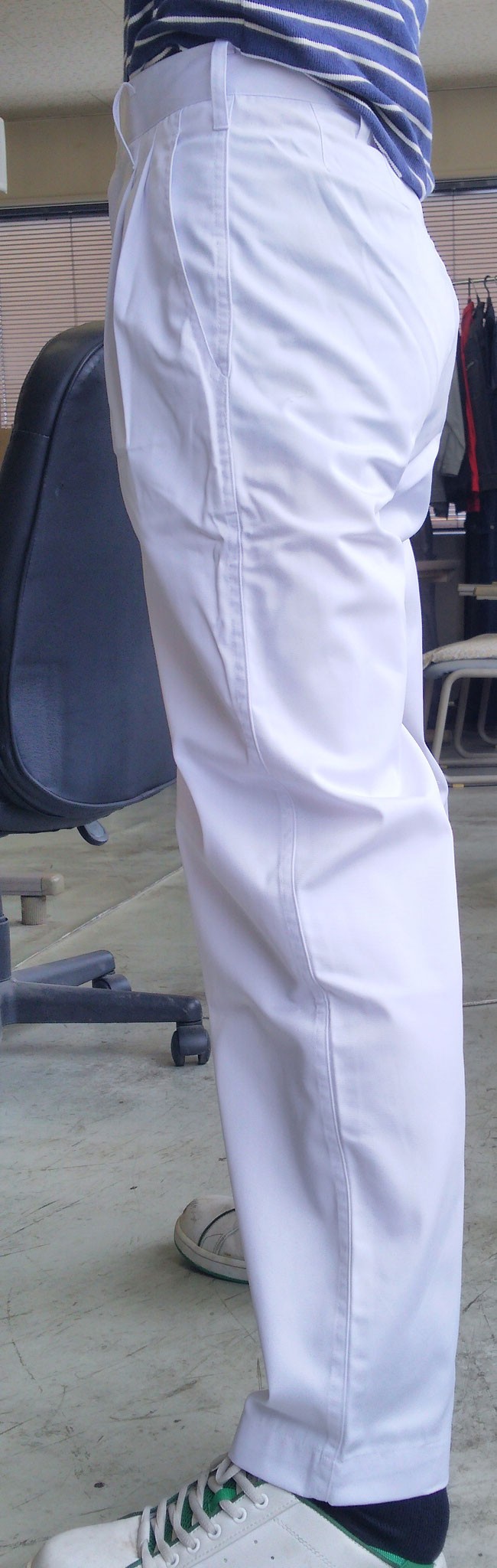 祭り用白ズボン　全体的に細身のシルエットで、タイトに決まります。