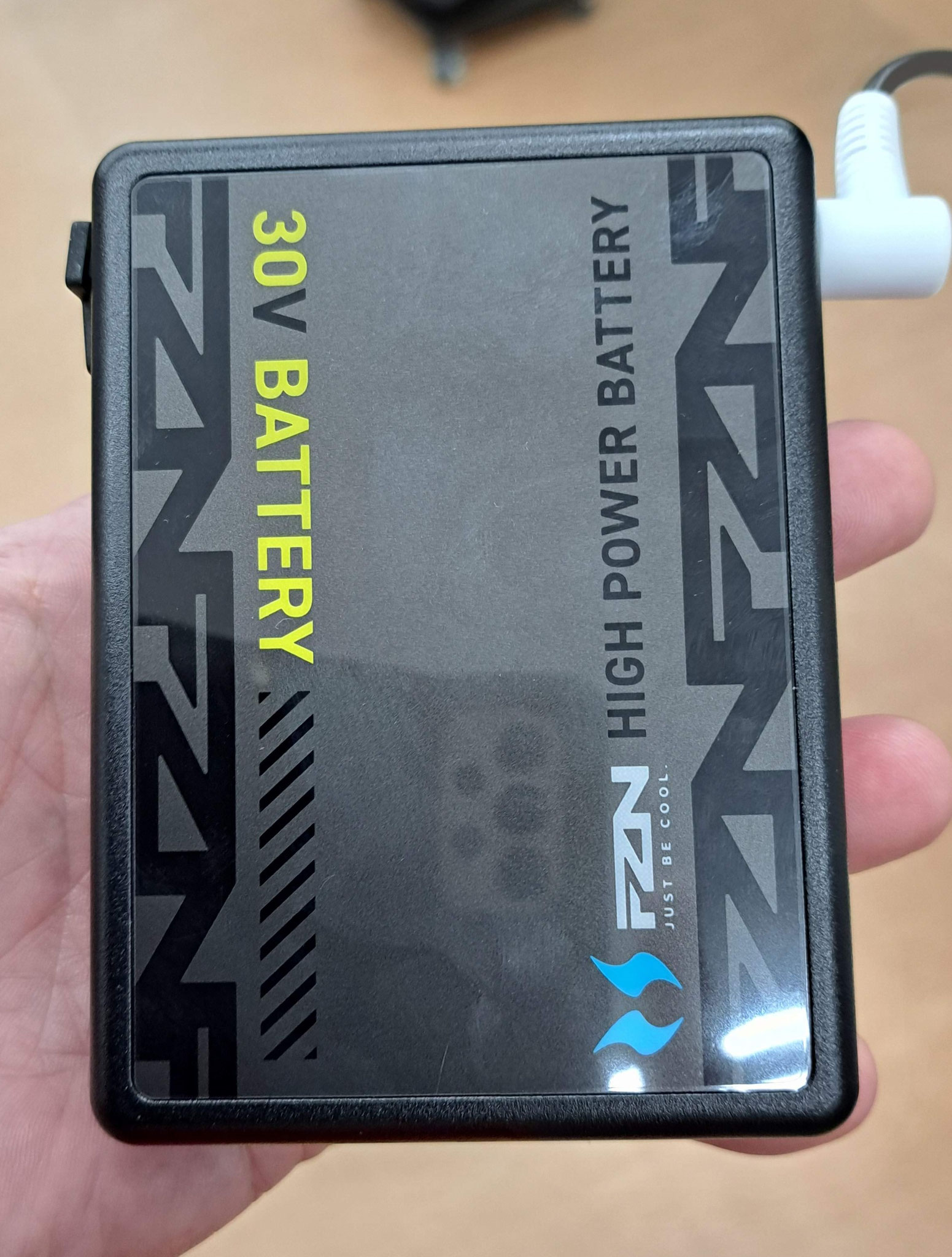 空調風神服 ３０V バッテリー ￥15,900（税込）