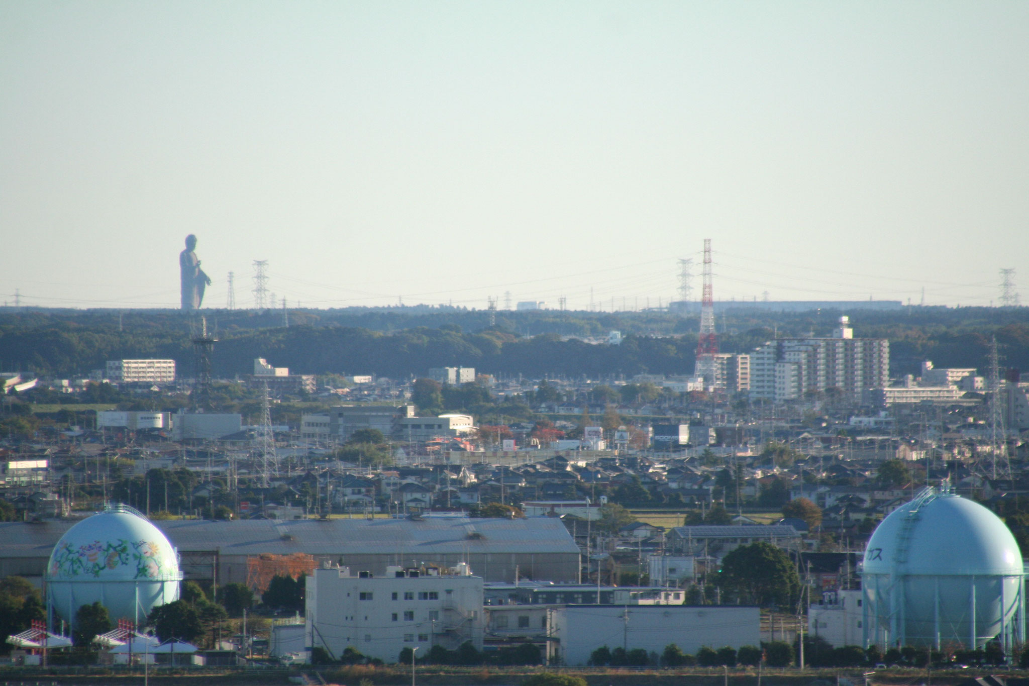 日の出に向かう牛久大仏　