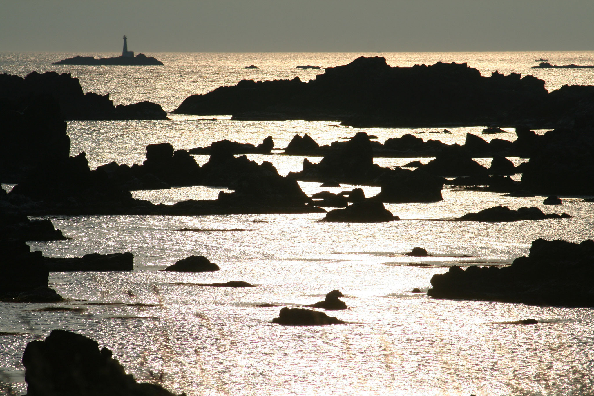 松前町海岸　津軽海峡波静か