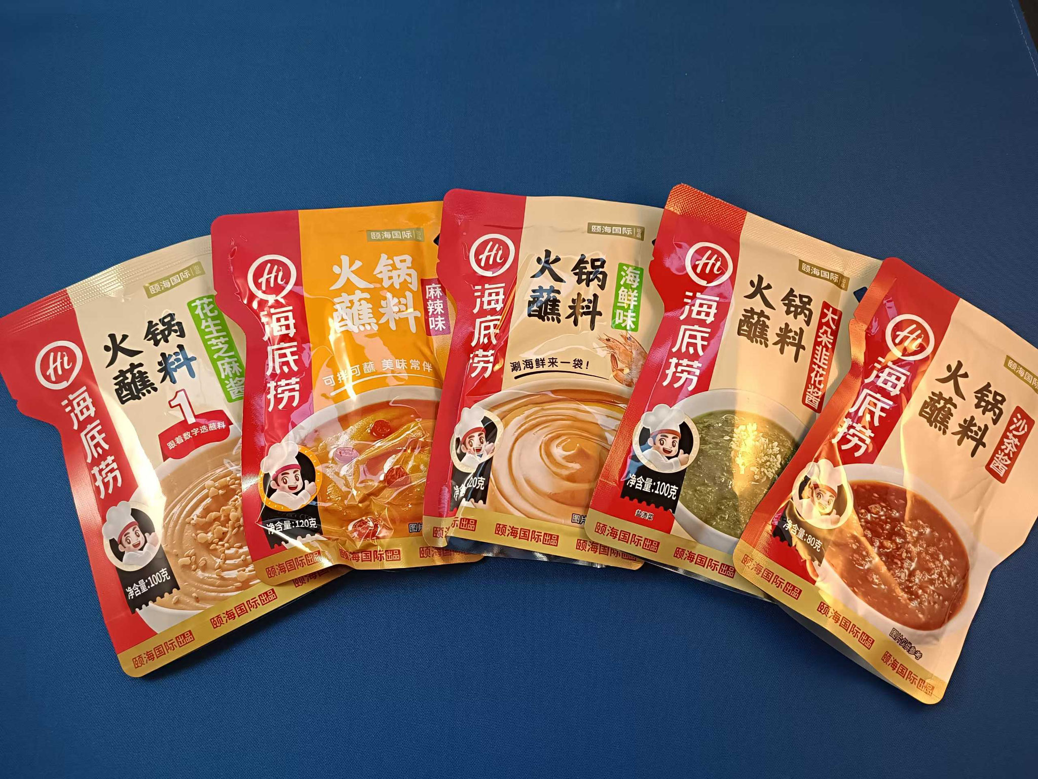 海底捞 火锅蘸料 5个口味：花生芝麻，麻辣，海鲜，沙茶，韭花酱. feuertop tipp sauce in 5 verschiedenen Geschmack.