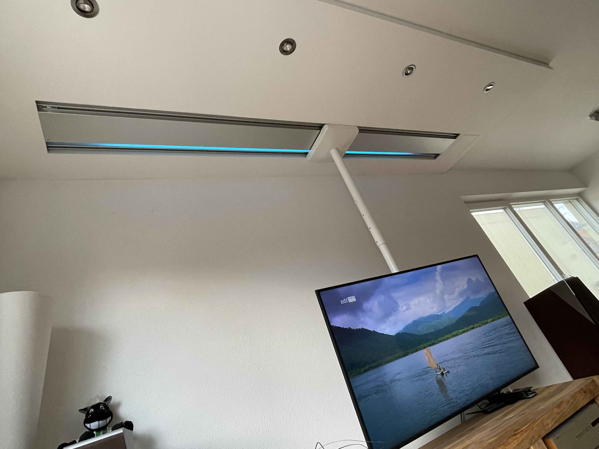 TV ceiling bracket on railsystem, 360 degrees rotatable, tiltable, 3.6