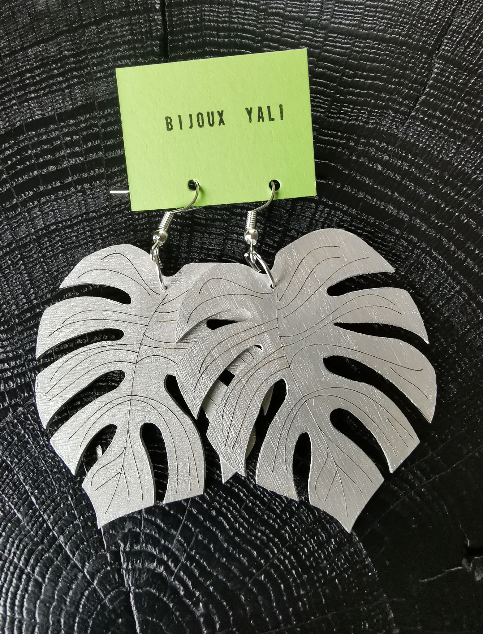 Boucles d'oreilles en bois Monstera