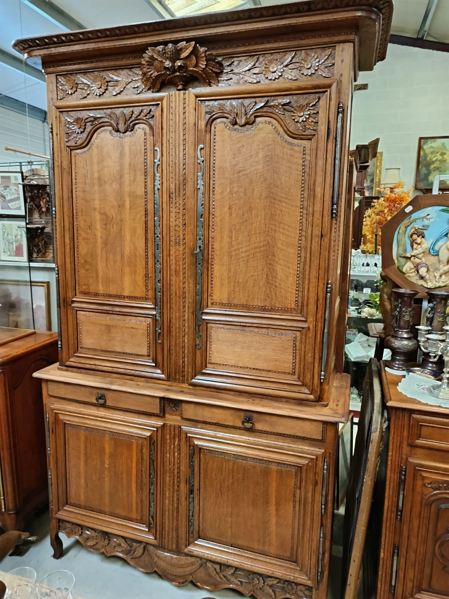 Buffet 2 corps en chêne sculpté et mouluré XIX lg 1m50 ht 2m38 pf 52 cm