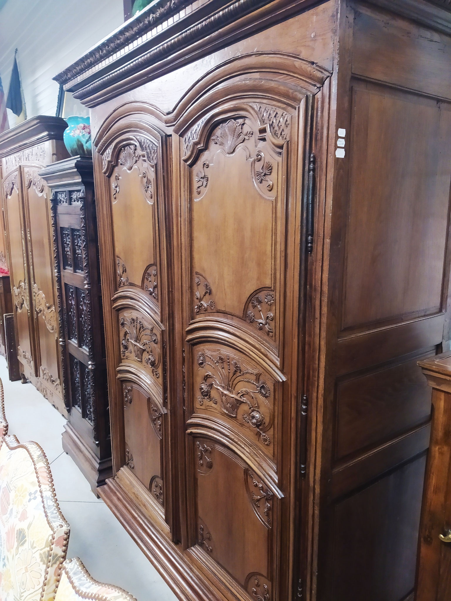 Ancienne armoire en chêne Louis XIV