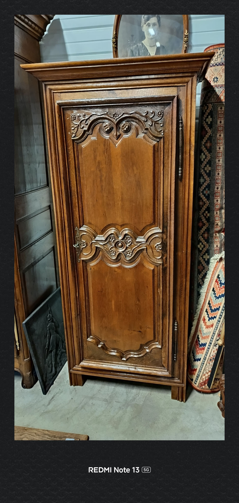 Bonnetière en chêne sculptée lg 85cm pf 50 cm ht 1m84