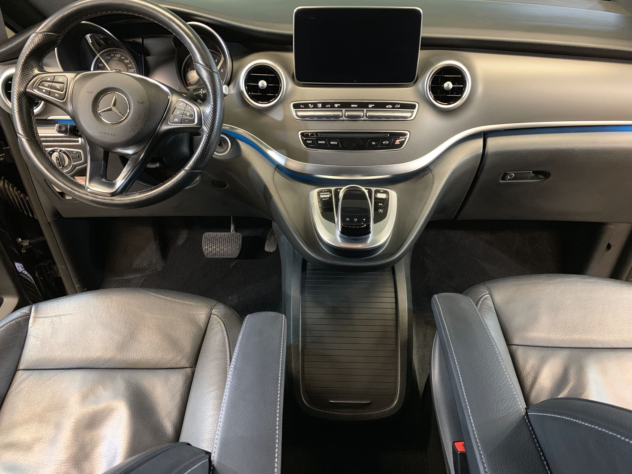 Mercedes V-Class 250D na full interior + leather care