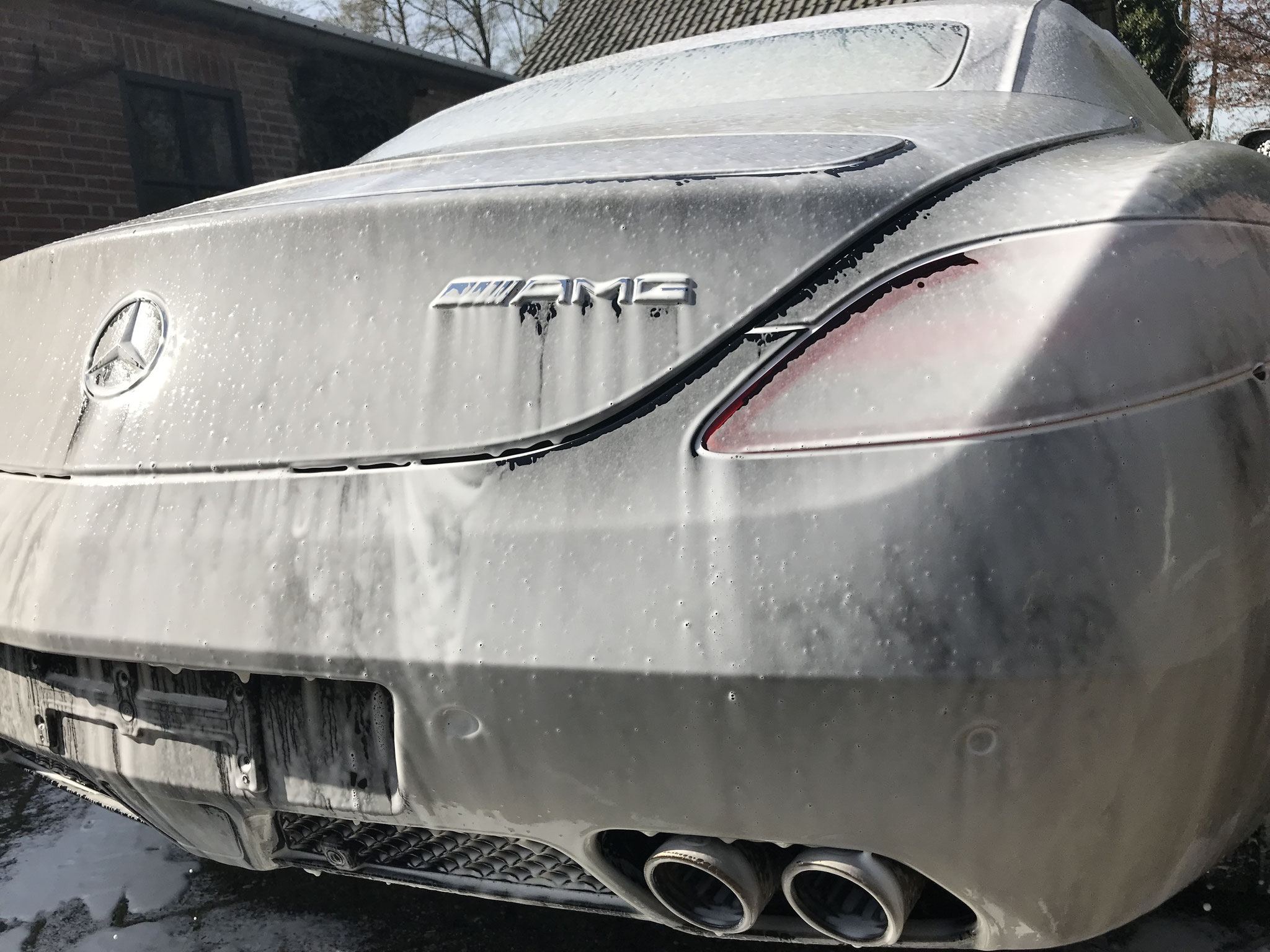 Bij ontvangst wordt de auto gelijk grondig maar veilig gereinigd!